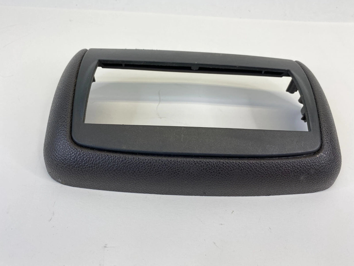2008-2012 BUICK ENCLAVE REAR CENTER CONSOLE FLOOR TRIM BEZEL ASSEMBLY 25814789