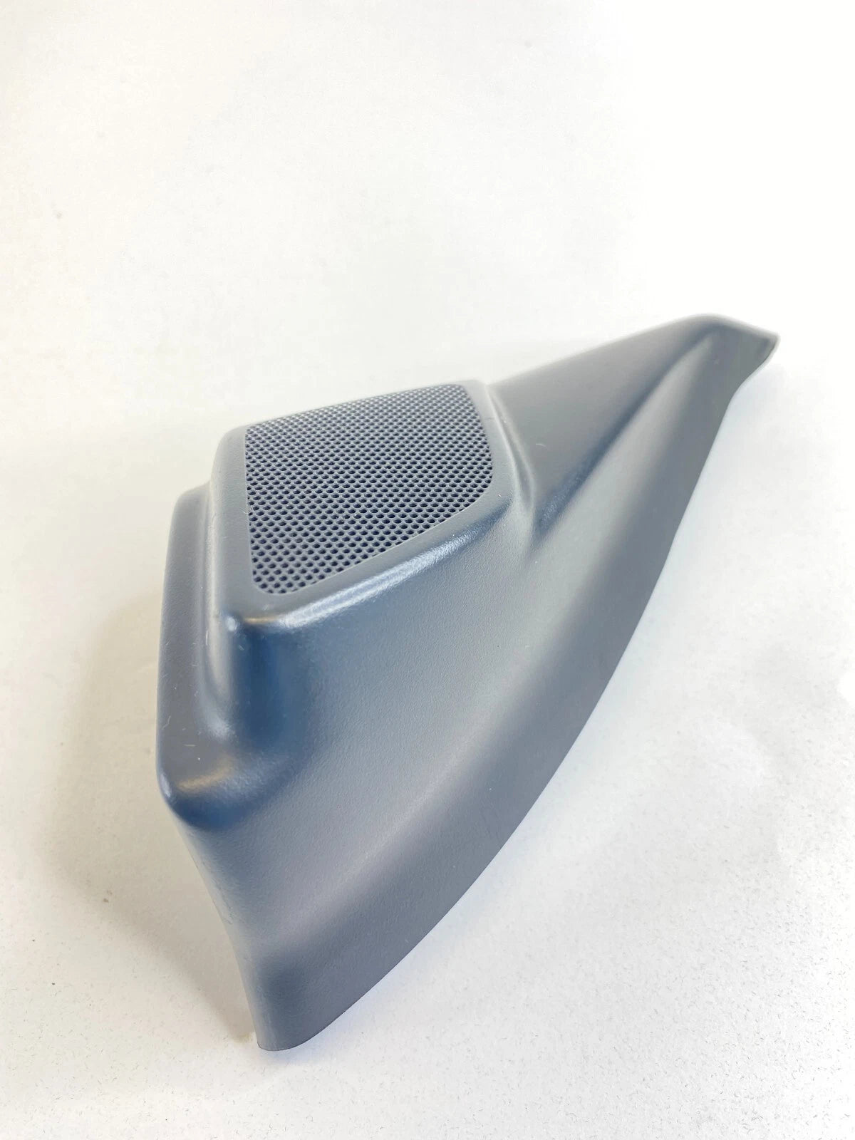 2004-2011 VOLVO S40 FRONT LEFT DRIVER DOOR TWEETER SPEAKER COVER BEZEL 8679628