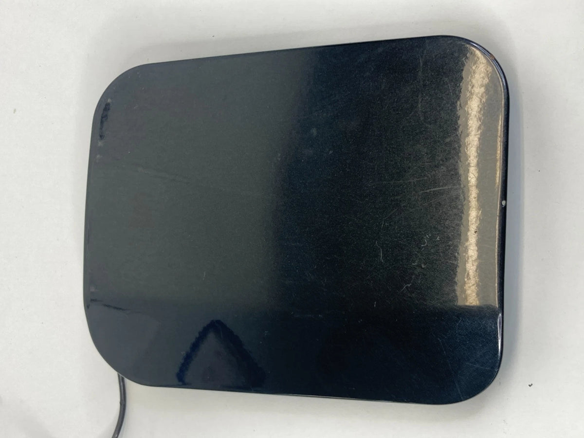 05-08 MAGNUM 05-10 CHRYSLER 300 RR FUEL FILLER DOOR GAS TANK LID COVER BLACK OEM