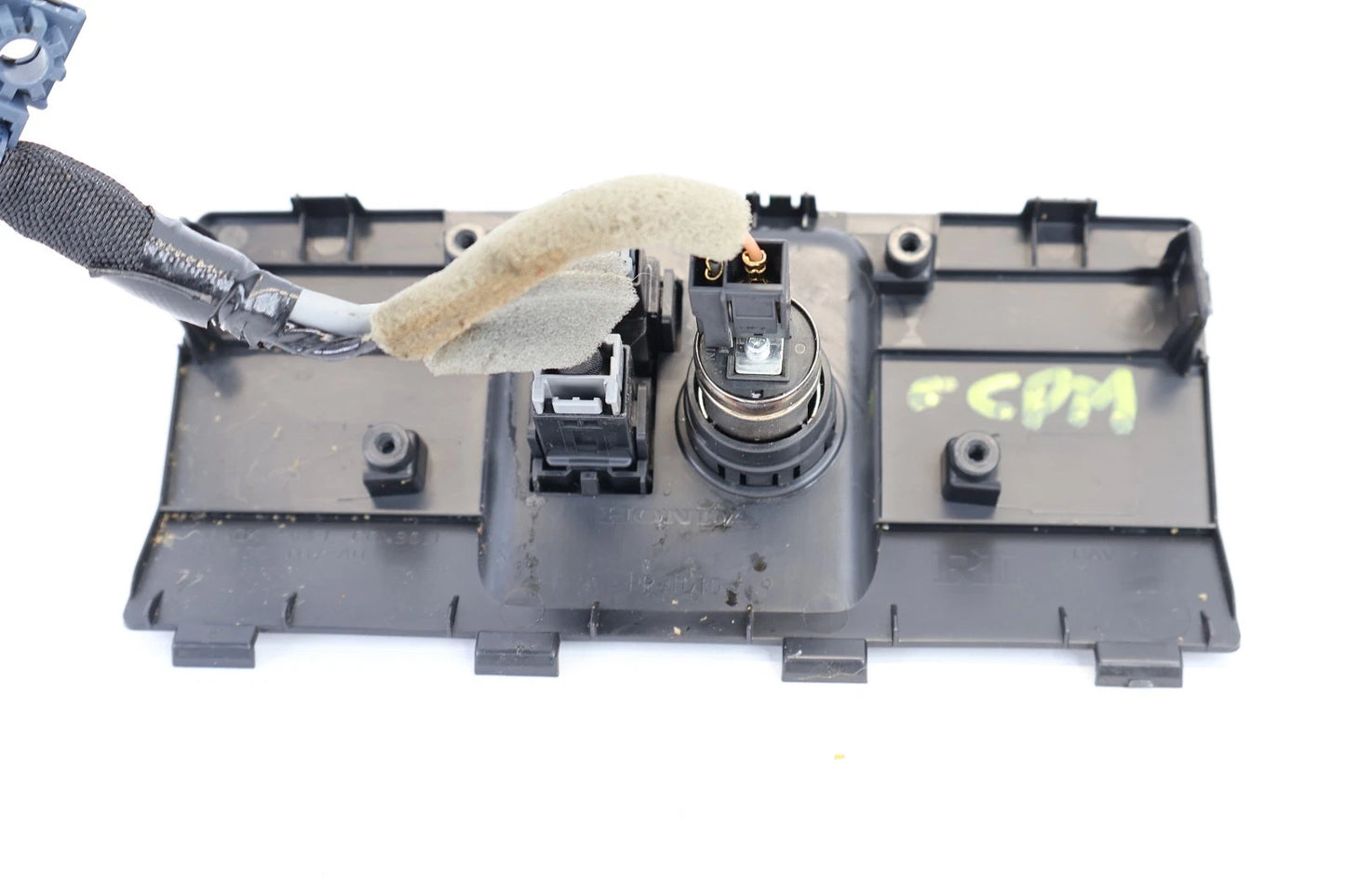 16-18 HONDA PILOT CENTER CONSOLE USB AUXILIARY CONNECTOR & POWER OUTLET PANEL