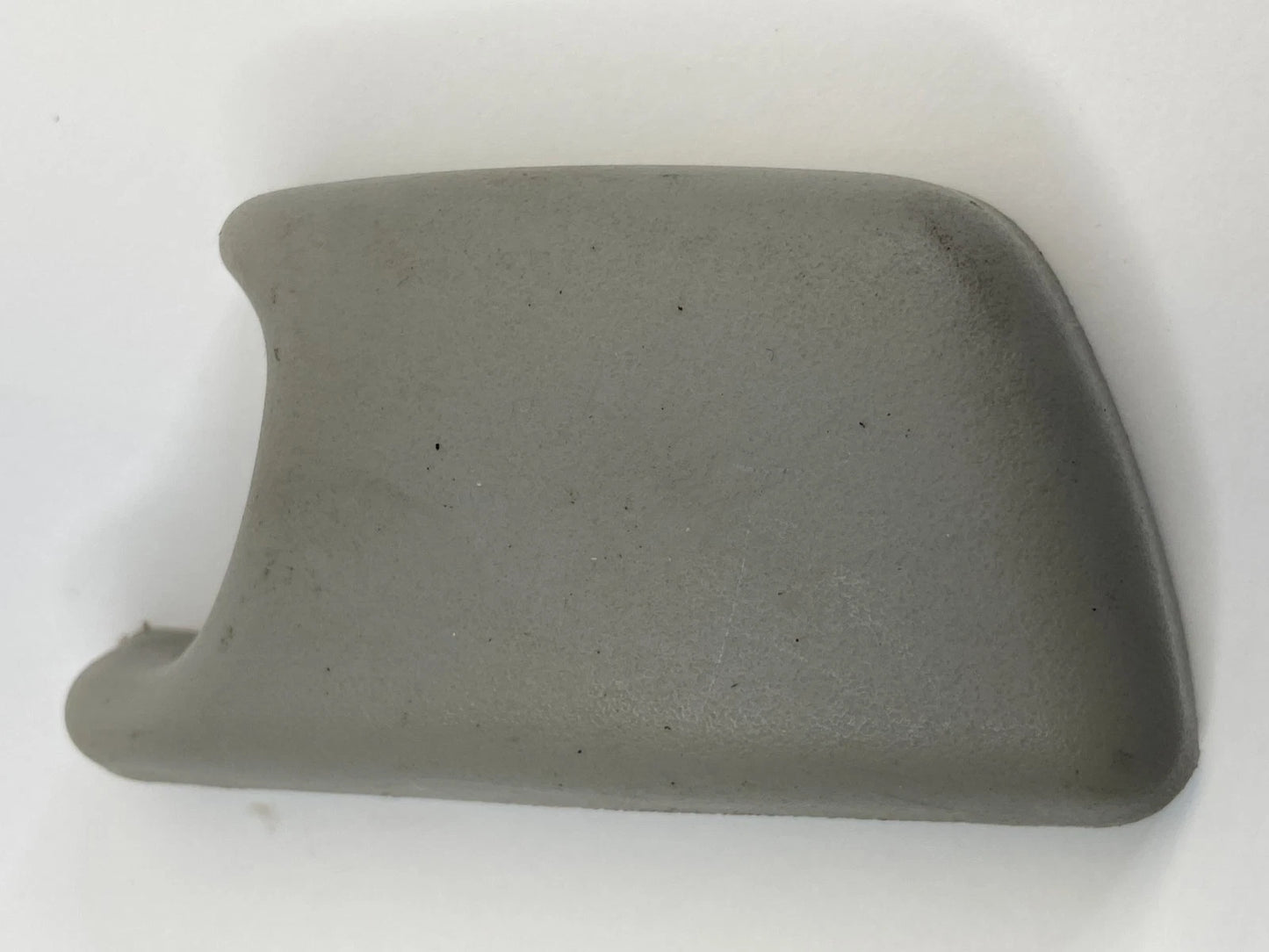 2007 CHRYSLER 300 FRONT LEFT SIDE SEAT BELT TURNING LOOP COVER TRIM 2024408 OEM