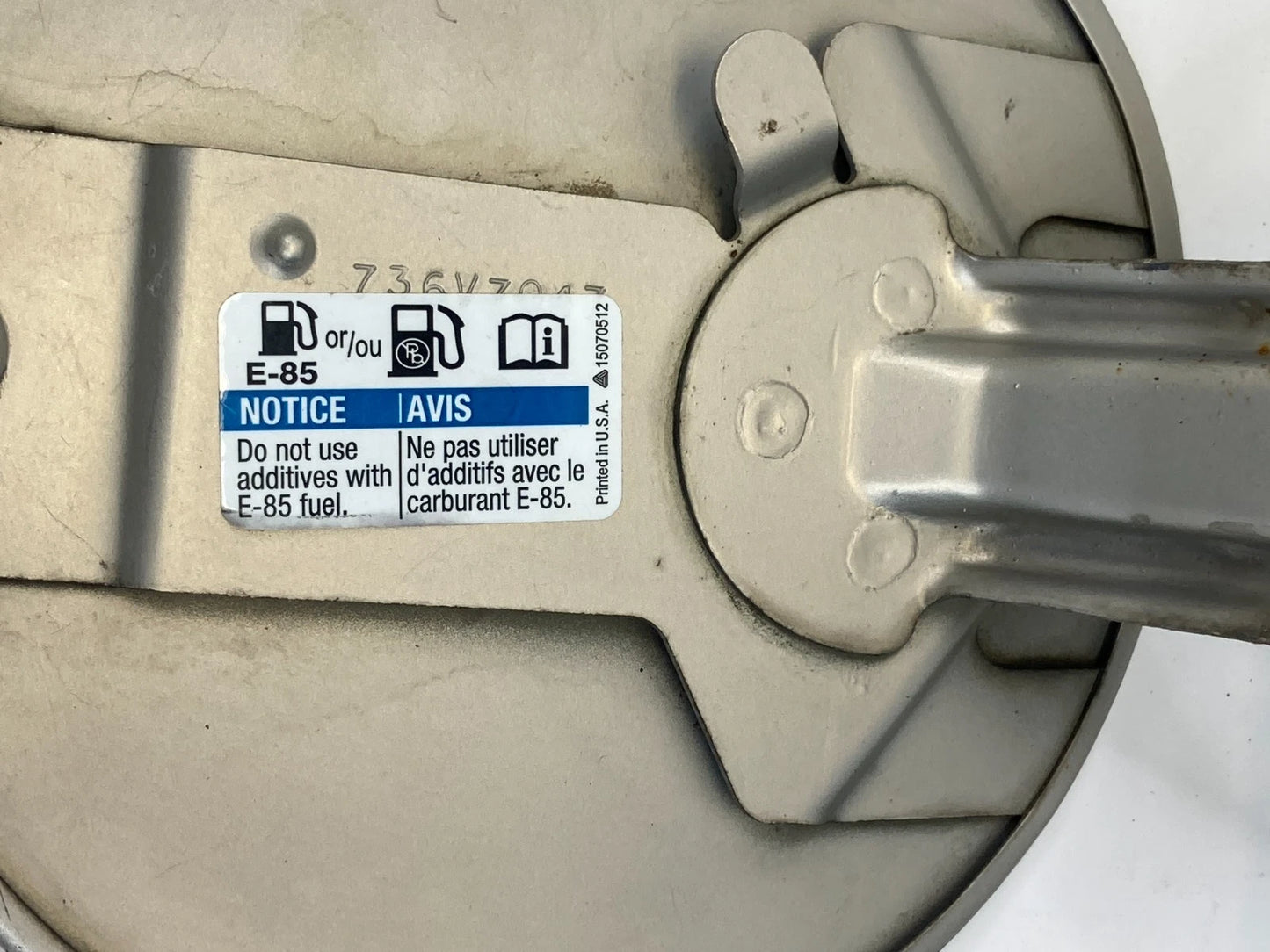 2007-2014 GMC YUKON CHEVY TAHOE ESCALADE FUEL TANK FILLER DOOR GAS LID OEM