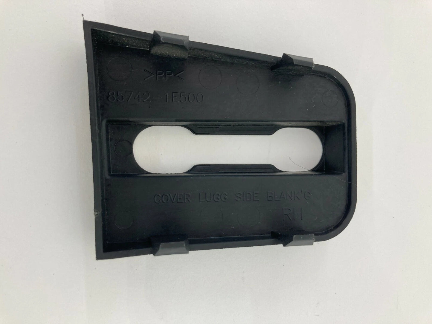 2007 HYUNDAI ACCENT REAR RIGHT SIDE LUGGAGE COVER TRIM BEZEL 85742-1E500 OEM