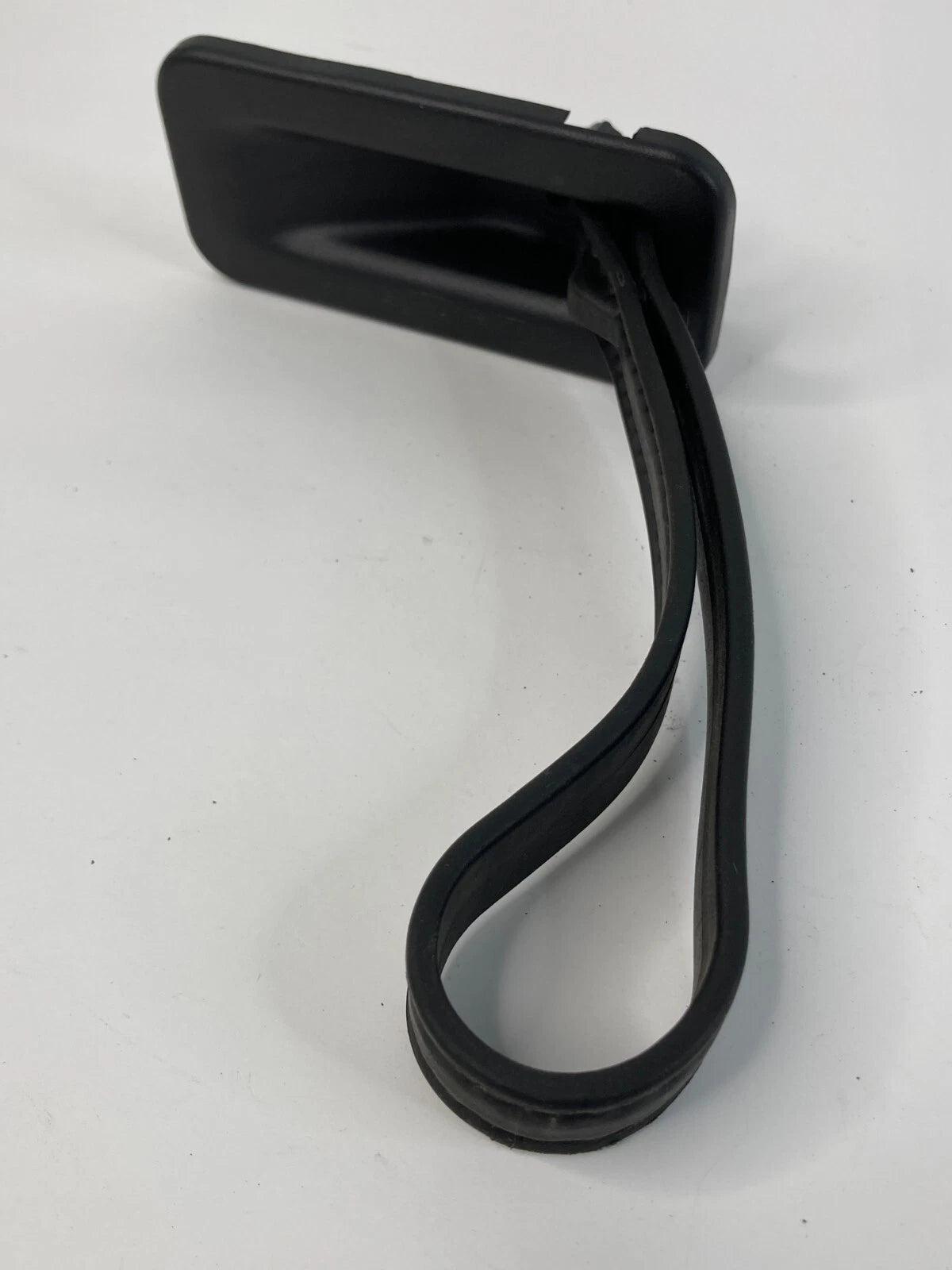 2008-2012 CHEVROLET MALIBU REAR TRUNK LIFTGATE ASSIST STRAP DOOR PULL HANDLE OEM
