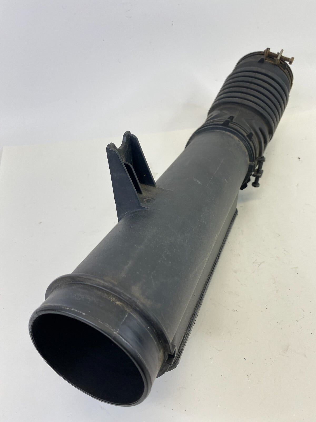 2009-2011 Kia Borrego 3.8L 24V 4WD Air Intake Hose Duct Pipe 28139-2J200 OEM