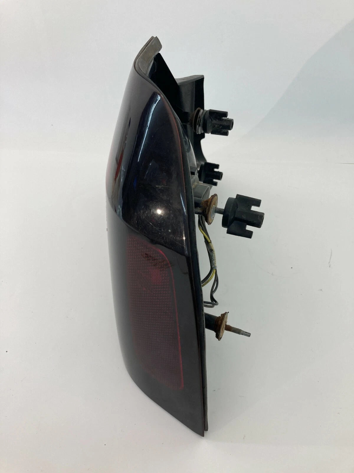 2000-2004 CHEVROLET IMPALA REAR RIGHT PASSENGER OUTER TAIL LIGHT 16525262 OEM