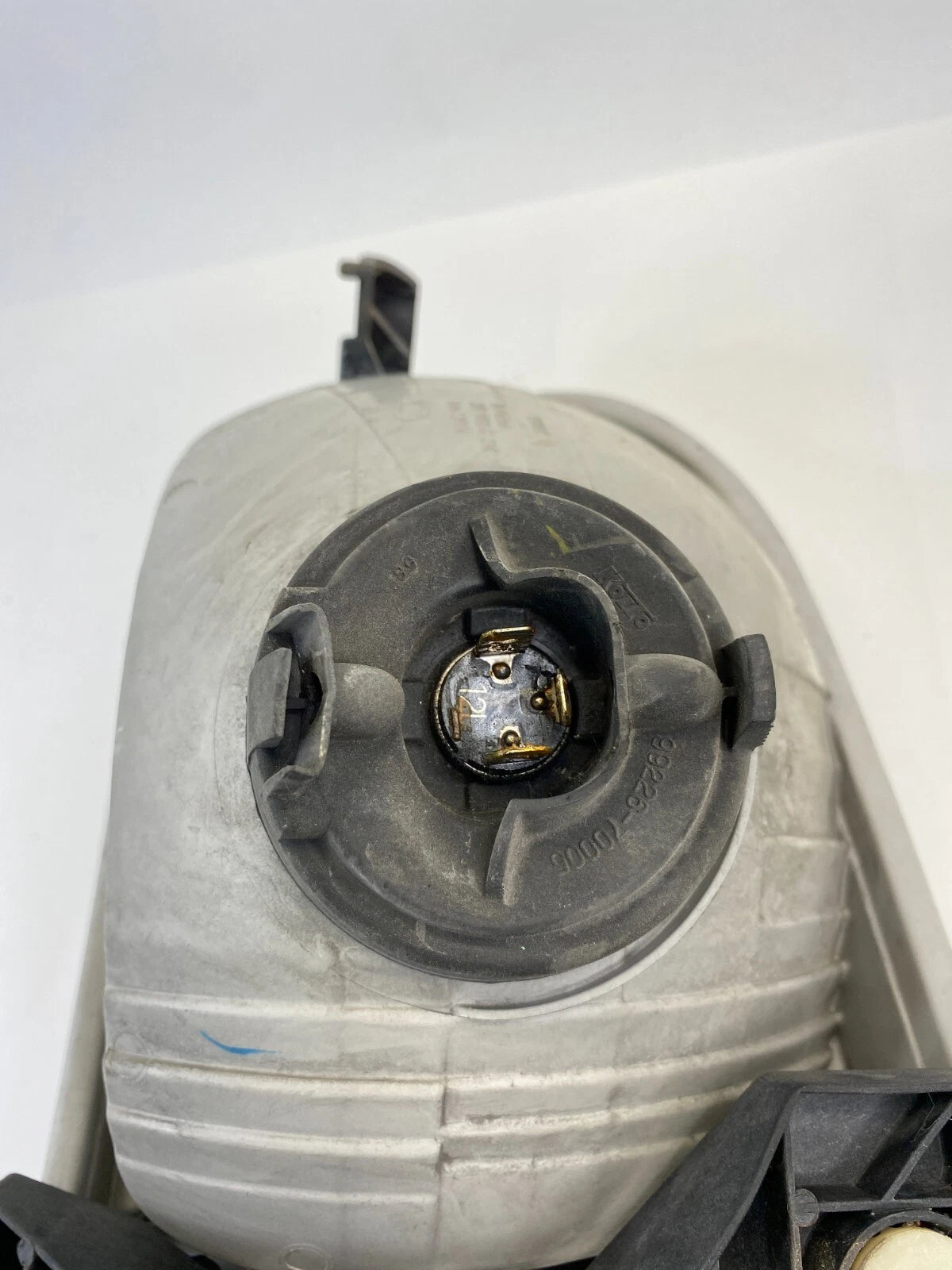 2001-2004 TOYOTA SEQUOIA FRONT RIGHT PASSENGER HEADLIGHT HEADLAMP LAMP OEM