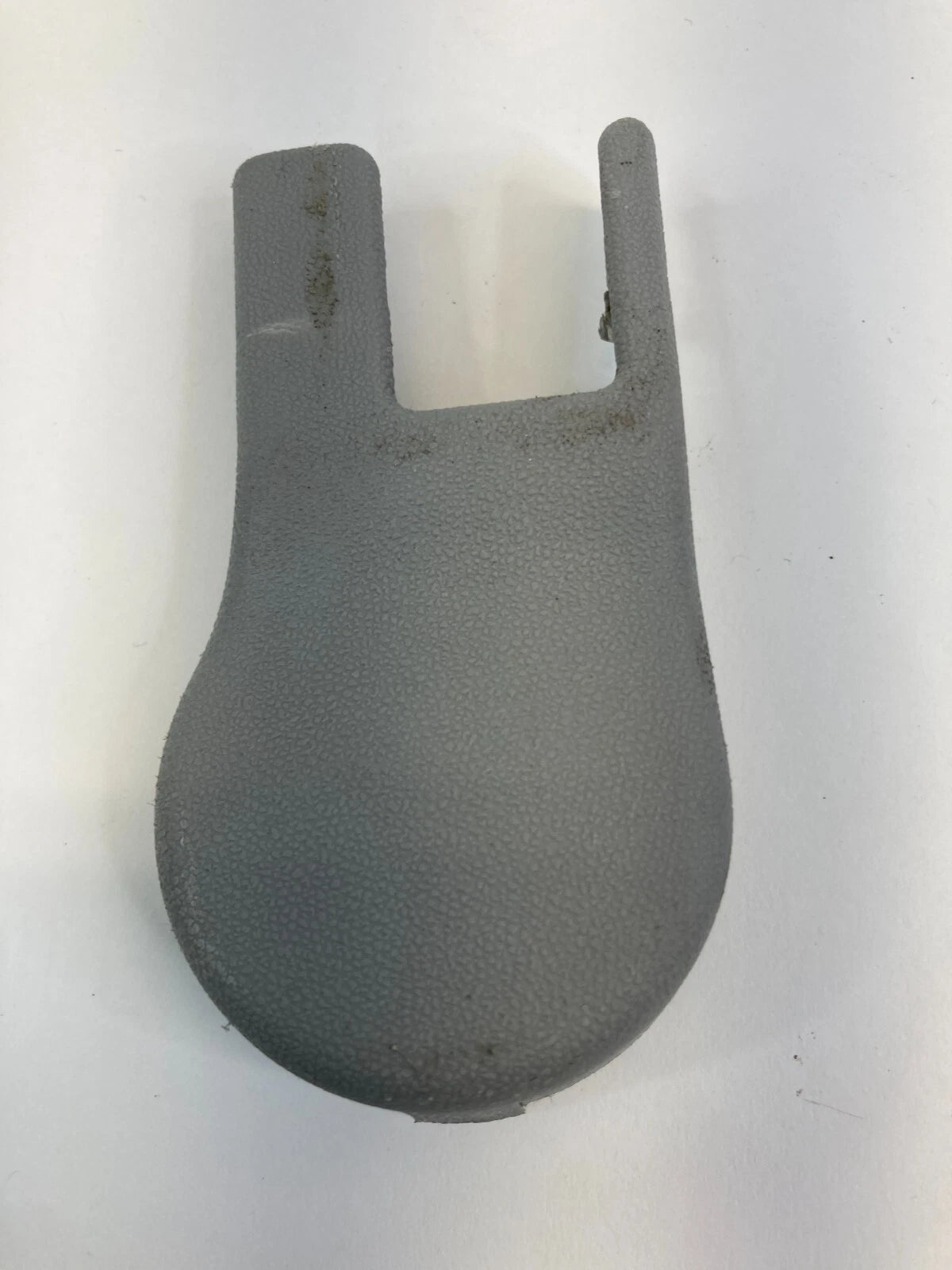 06-09 HYUNDAI ACCENT FRONT LEFT DRIVER SEAT REAR TRACK END COVER 88565-1E000 OEM