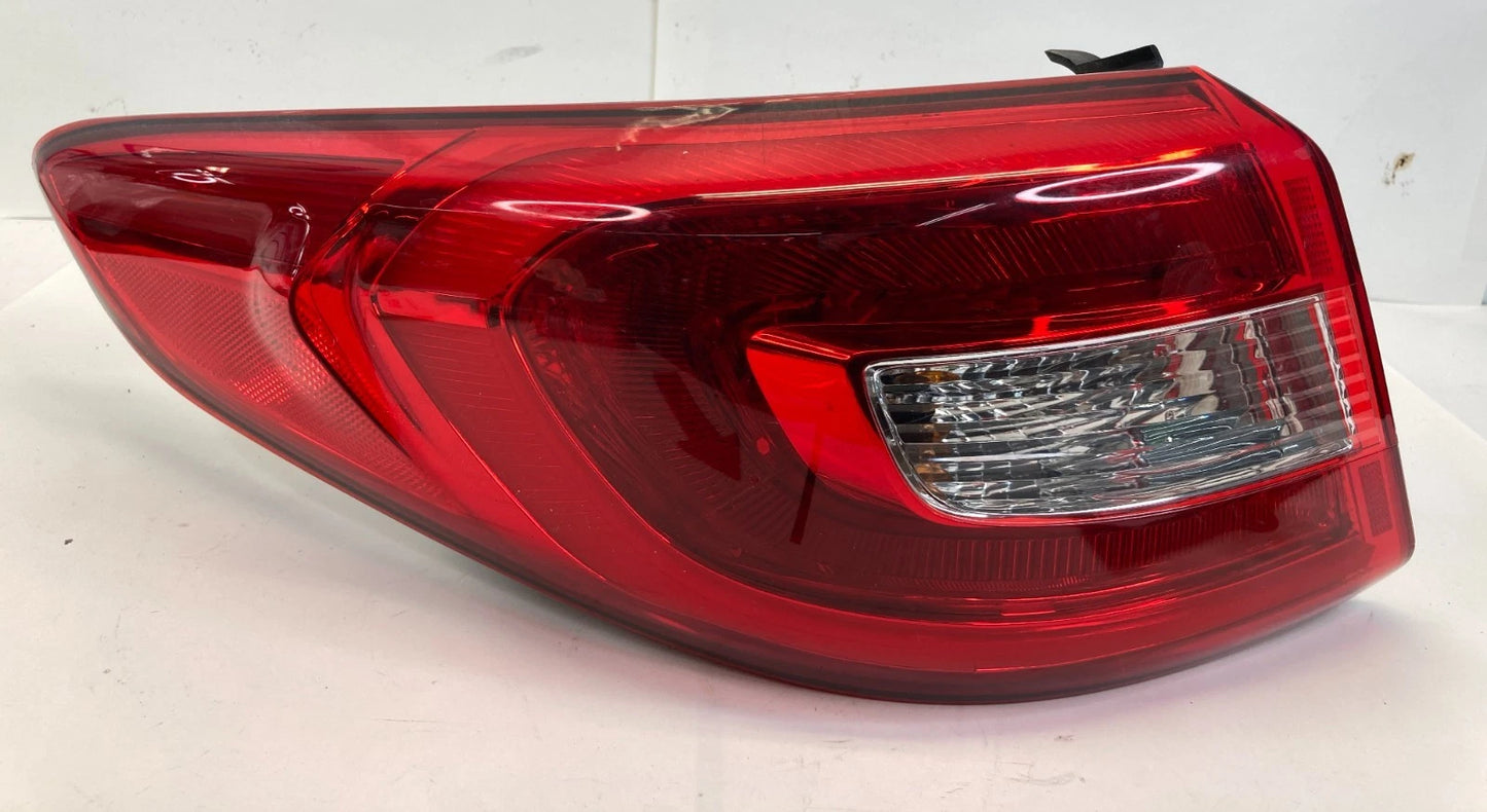 15-17 HYUNDAI SONATA SEDAN DRIVER LEFT TAIL LIGHT QUARTER PANEL TAILLIGHT OEM