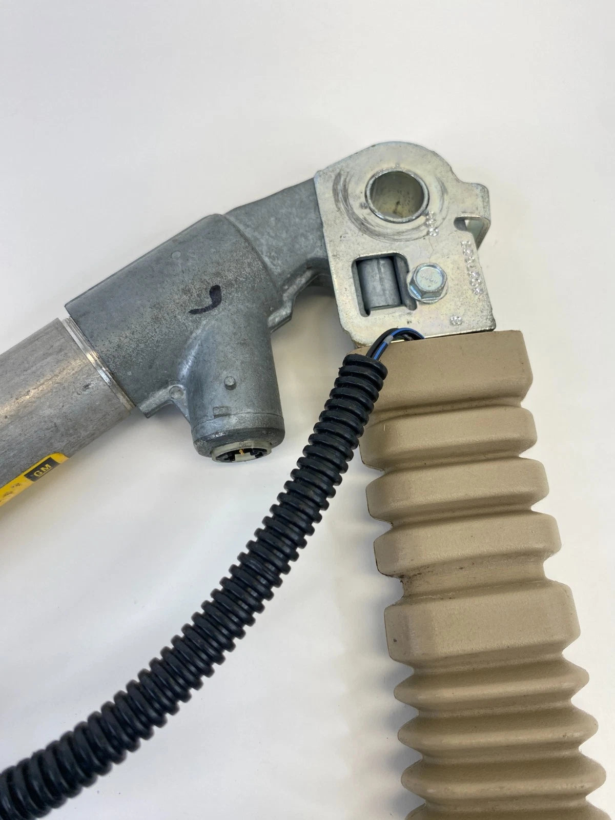 2004-2009 CADILLAC SRX FRONT LEFT DRIVER SEAT BELT BUCKLE PRETENSIONER CABLE OEM