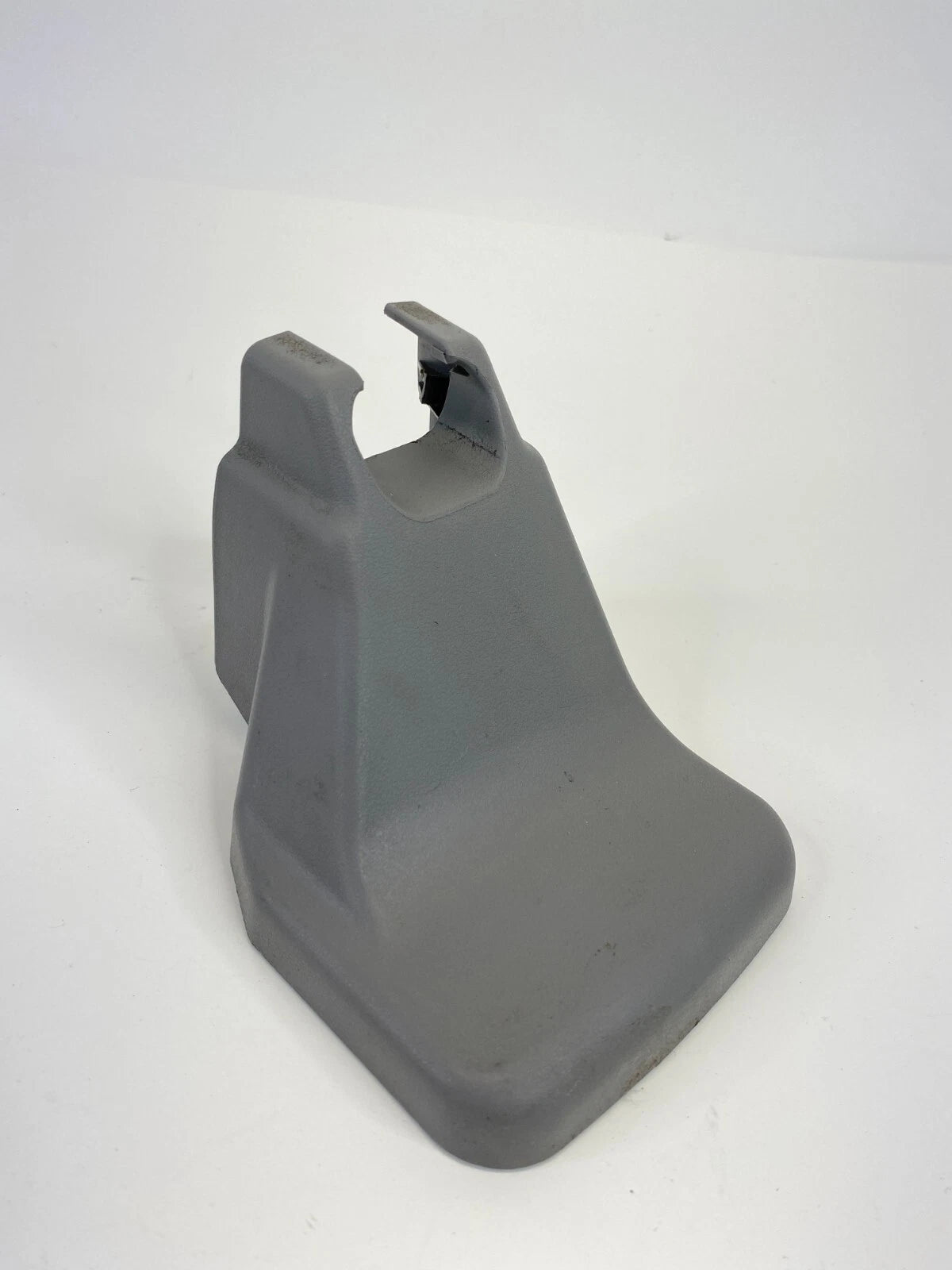 2005-2010 TOYOTA SIENNA FRONT LEFT SEAT TRACK END COVER 72138-AE030 OEM