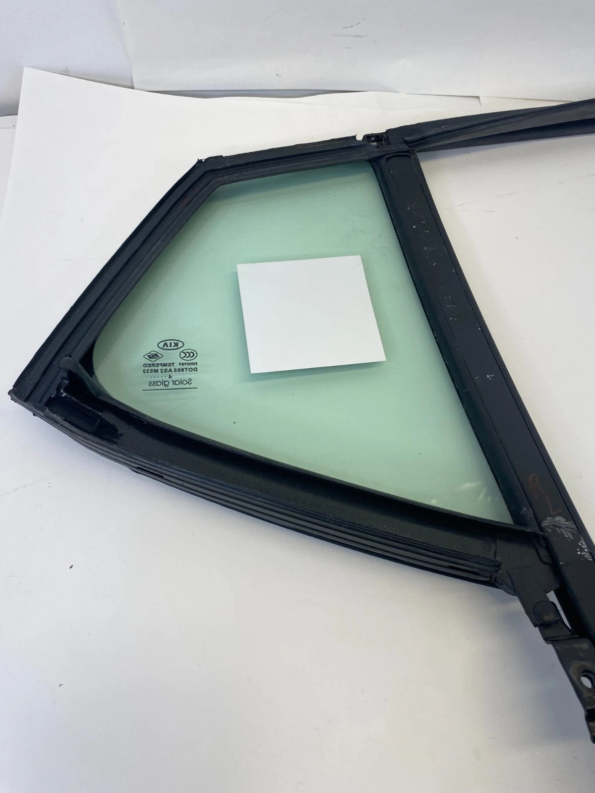 2012-2015 KIA OPTIMA SEDAN REAR LEFT SIDE DOOR QUARTER FIXED GLASS W/RUN CHANNEL