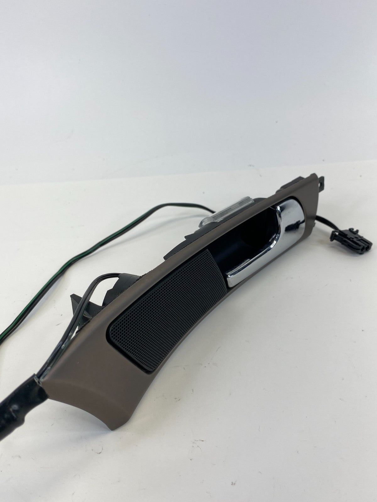 98-01 Audi A6 Quattro Front Right Side Interior Door Handle W/ Tweeter 4B0035399