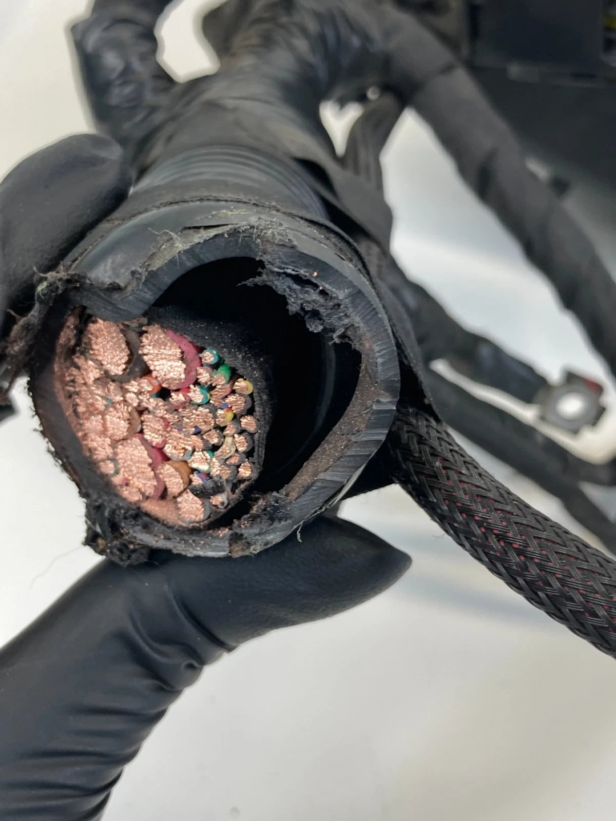 2012-2017 Fiat 500 A/T Engine Fuse Relay Box Fusebox Compartment w/ Terminal OEM