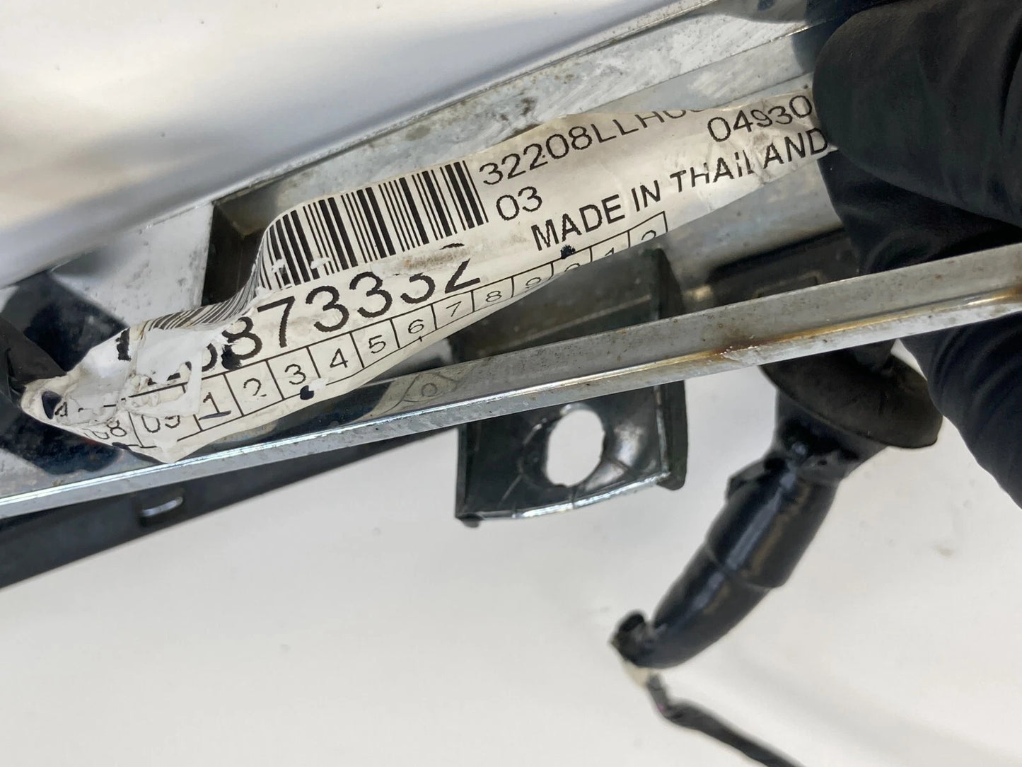 2008 2009 2010 CADILLAC CTS REAR LIFTGATE TAILGATE LICENSE MOLDING 25890524 OEM