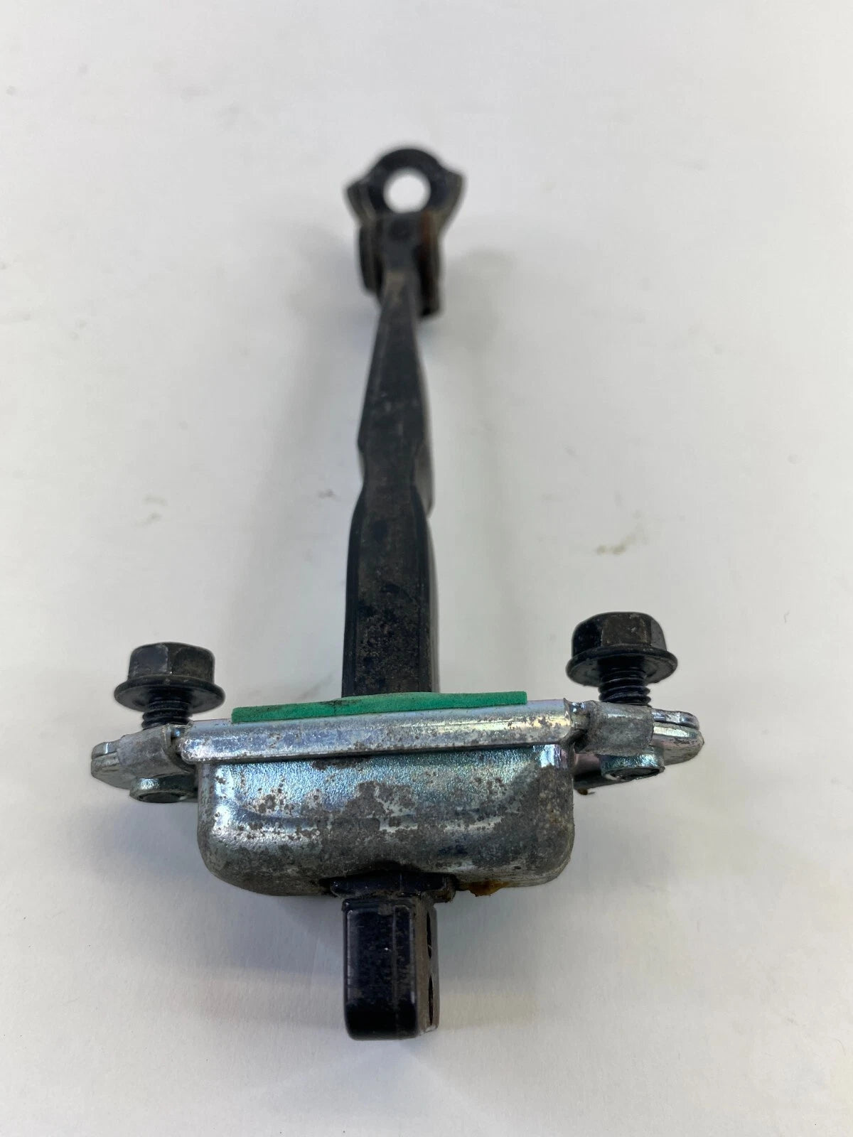2010-2013 KIA FORTE SEDAN REAR LEFT SIDE DOOR CHECK STOPPER HINGE LATCH ASSEMBLY