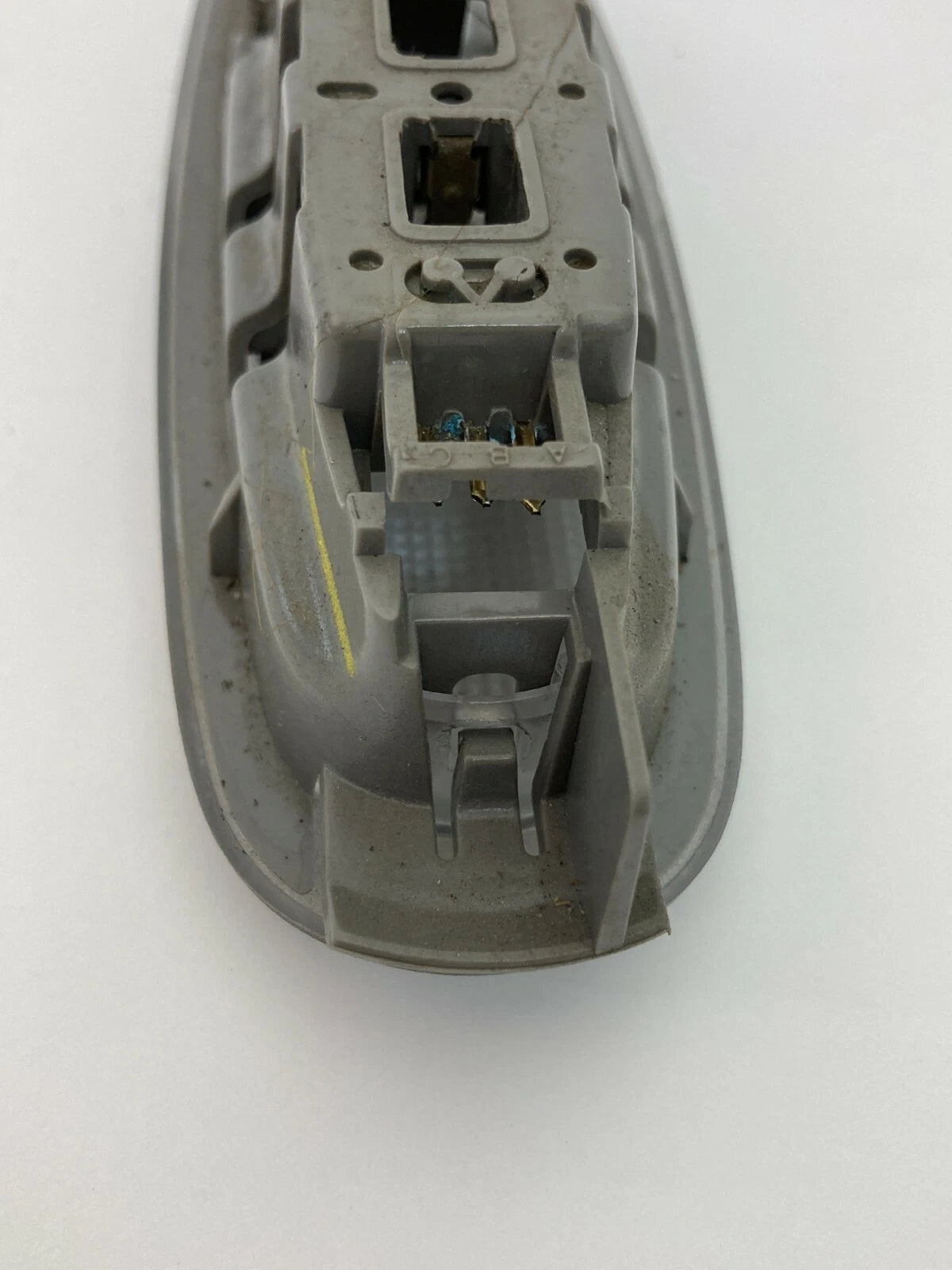 04 RAINIER 02-04 TRAILBLAZER FRONT LEFT LAMP COURTESY OVERHEAD DOME LIGHT LAMP