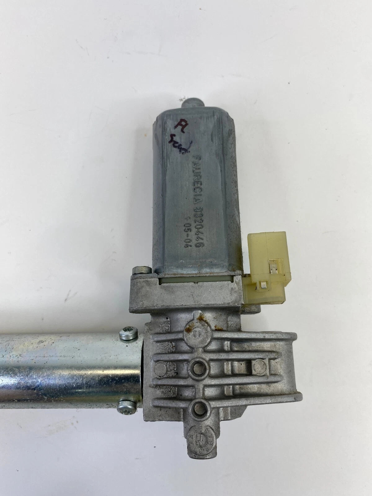 04-07 BMW 530I FRONT LEFT DRIVER POWER SEAT HEIGHT ADJUST MOTOR OEM 0390203229