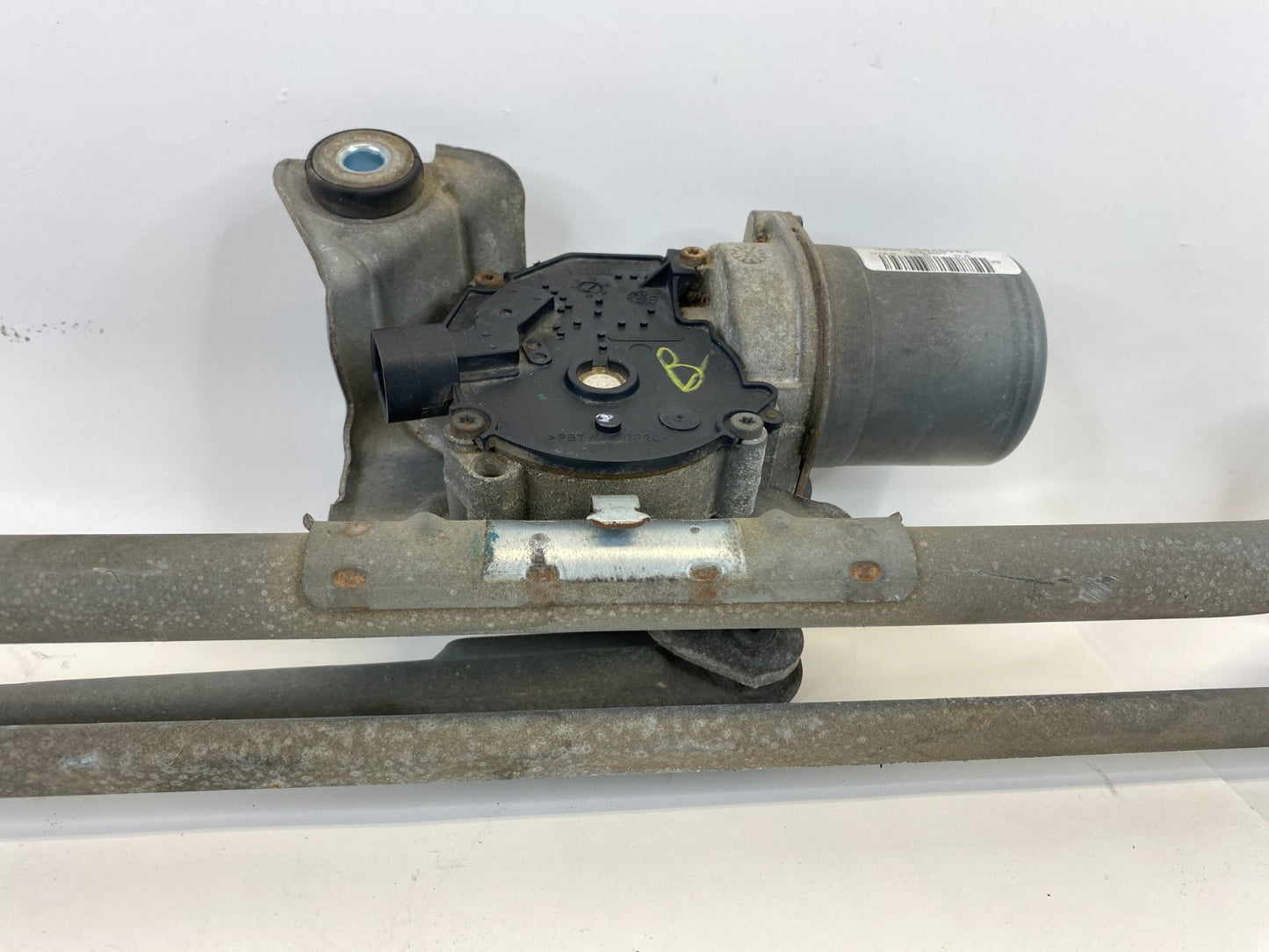 2007-2014 GMC Yukon Front Windshield Wiper Motor w/ Linkage 15846942 OEM