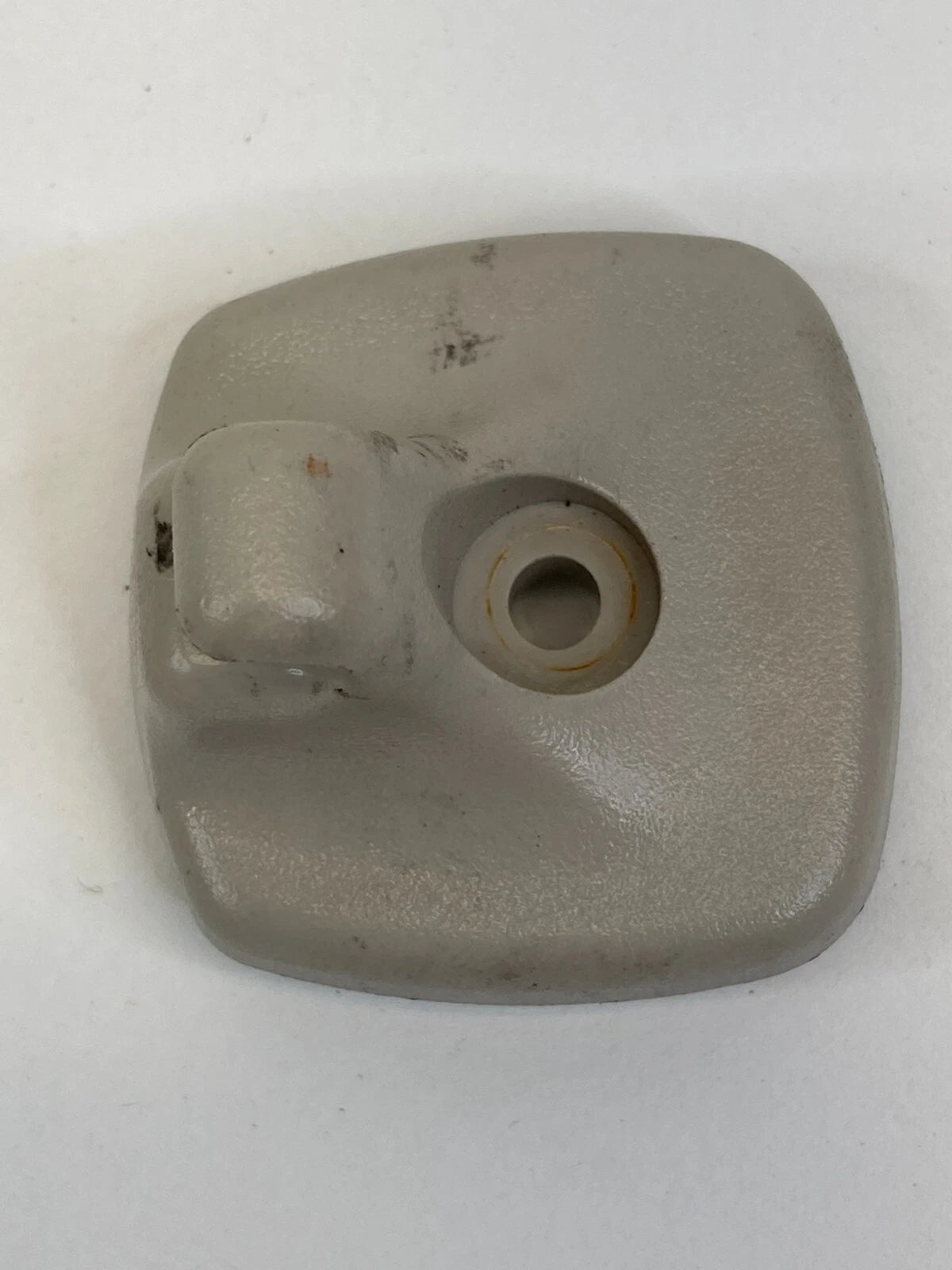 06-08 MITSUBISHI ENDEAVOR FRONT SUNVISOR SUN VISOR HOLDER SUPPORT RETAINER CLIP