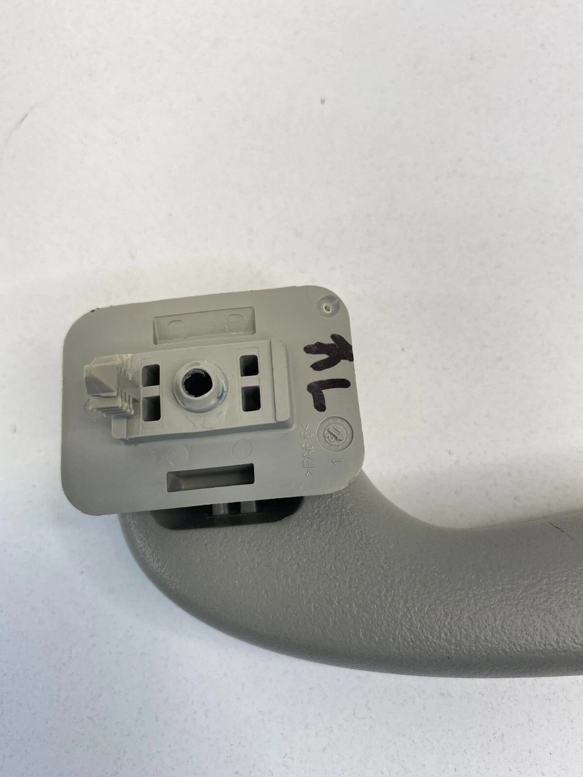 2006-2013 CHEVROLET IMPALA ROOF REAR LEFT SIDE INNER INSIDE GRAB HANDLE ASSIST