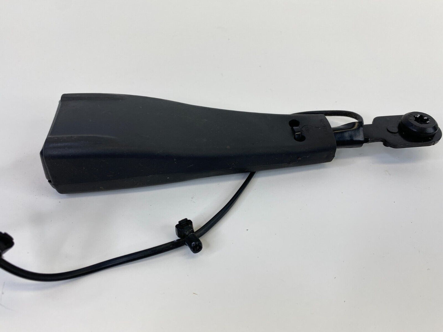 2011-2016 Chevrolet Cruze Front Left Driver Side Seat Belt Buckle