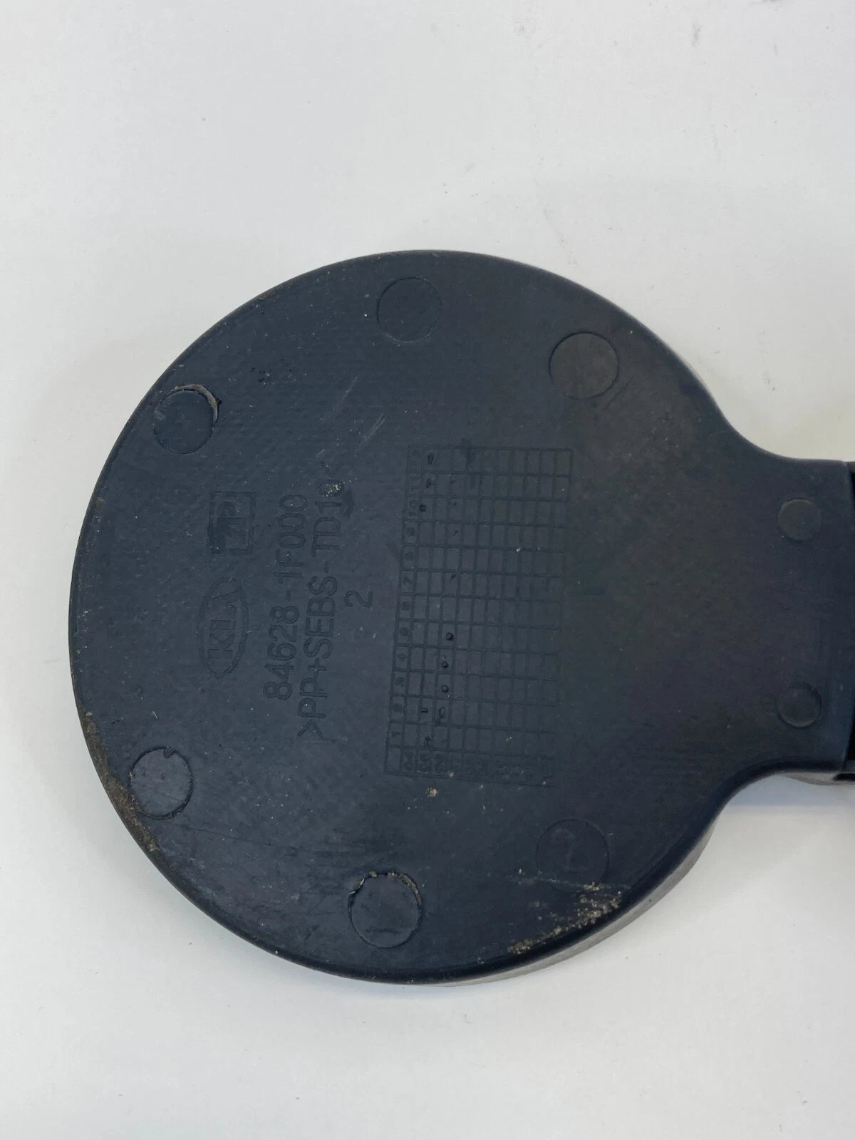 05-07 KIA SPORTAGE FRONT CENTER CONSOLE CUP HOLDER RUBBER MAT INSERT 84628-1F000