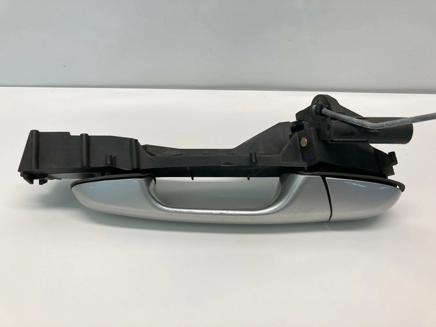 2004-2008 CHRYSLER PACIFICA EXTERIOR REAR LEFT SIDE DOOR HANDLE ASSEMBLY OEM