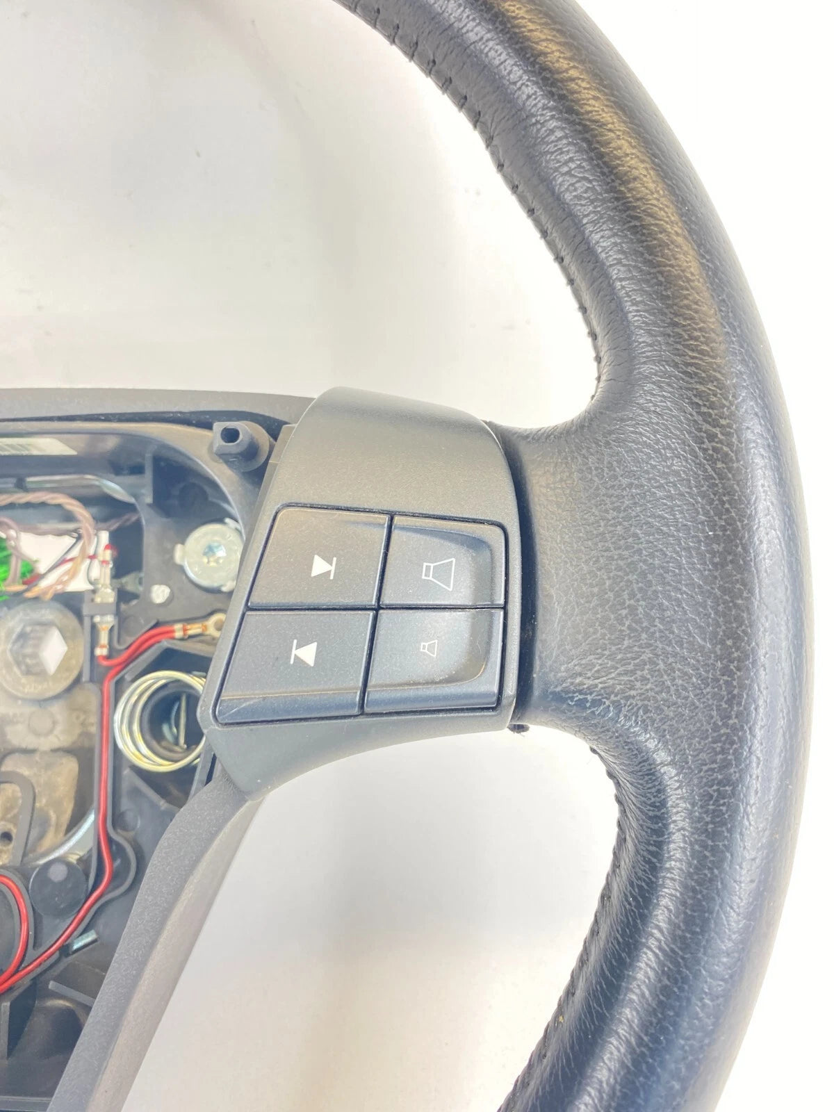 05-11 VOLVO S40 08-13 C30 STEERING WHEEL W/CRUISE & AUDIO BUTTON SWITCH 3072366