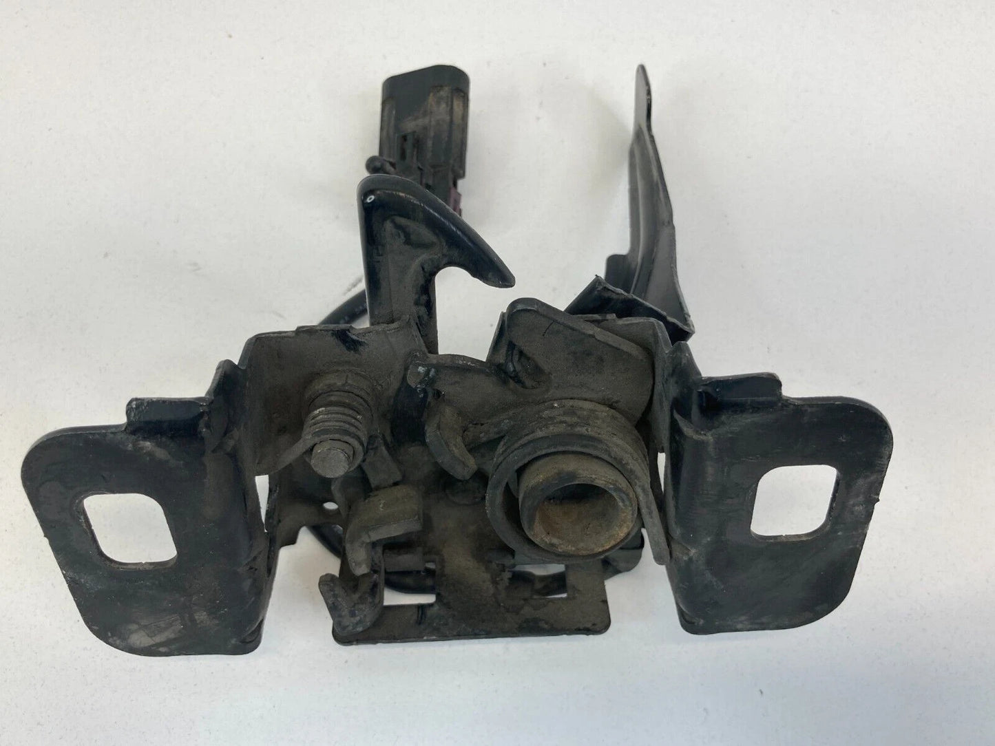 2009 2010 2011 2012 CHEVROLET TRAVERSE FRONT SIDE HOOD LATCH LOCK ASSEMBLY OEM