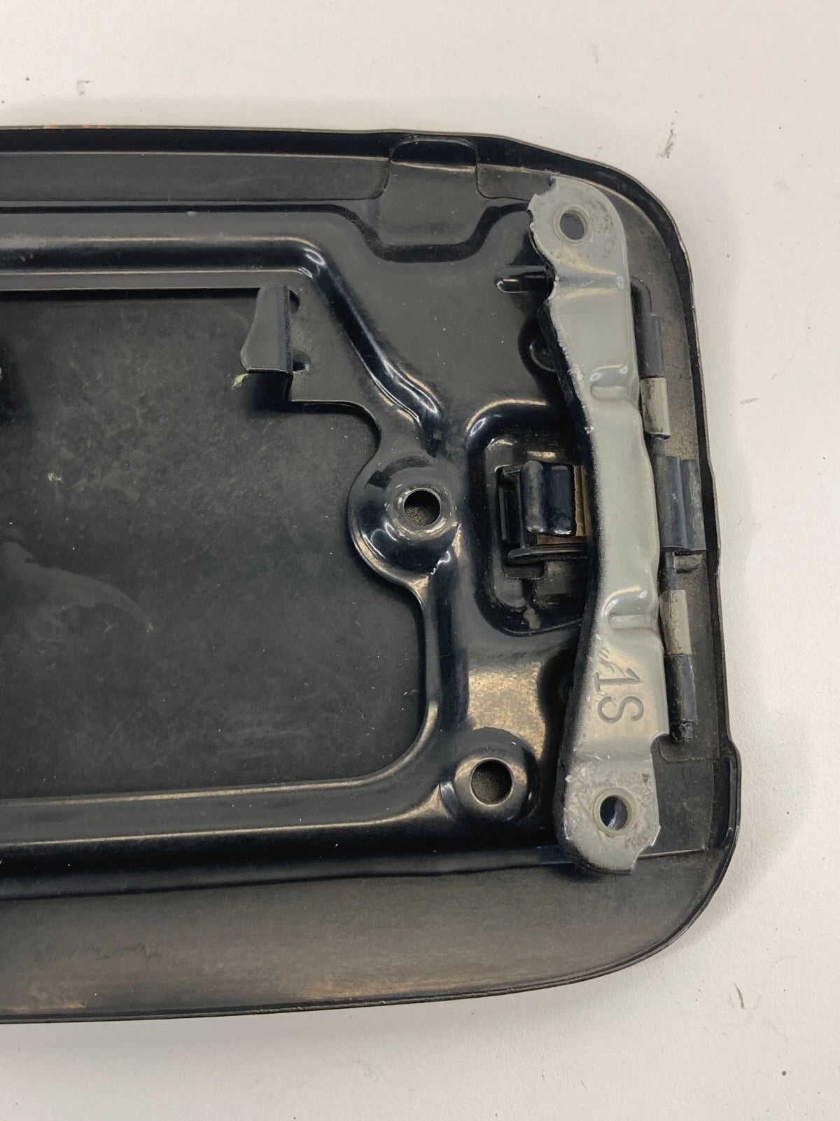 1999 00 01 02 2003 LEXUS RX300 FUEL FILLER DOOR GAS LID COVER BLACK OEM