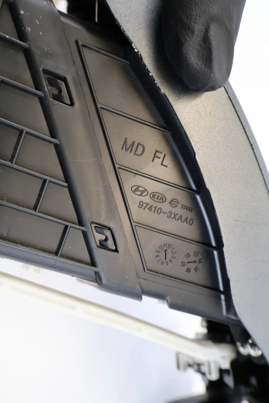2014-2016 HYUNDAI ELANTRA DASH CENTER LEFT SIDE AIR VENT GRILLE 97410-3XAA0 OEM