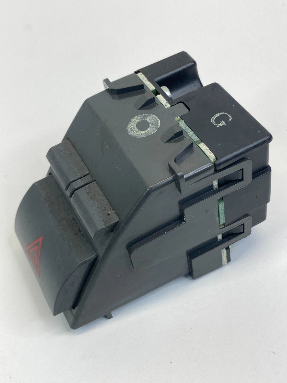 2007-2011 TOYOTA CAMRY FRONT DASH EMERGENCY HAZARD WARNING SWITCH 8433206100B1