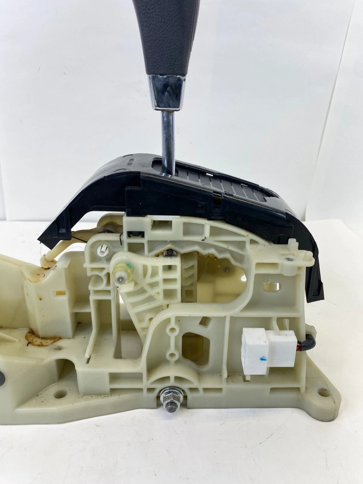 12-14 HYUNDAI ACCENT AT FLOOR SHIFTER SHIFT SELECTOR LEVER HANDLE 467001R220 OEM