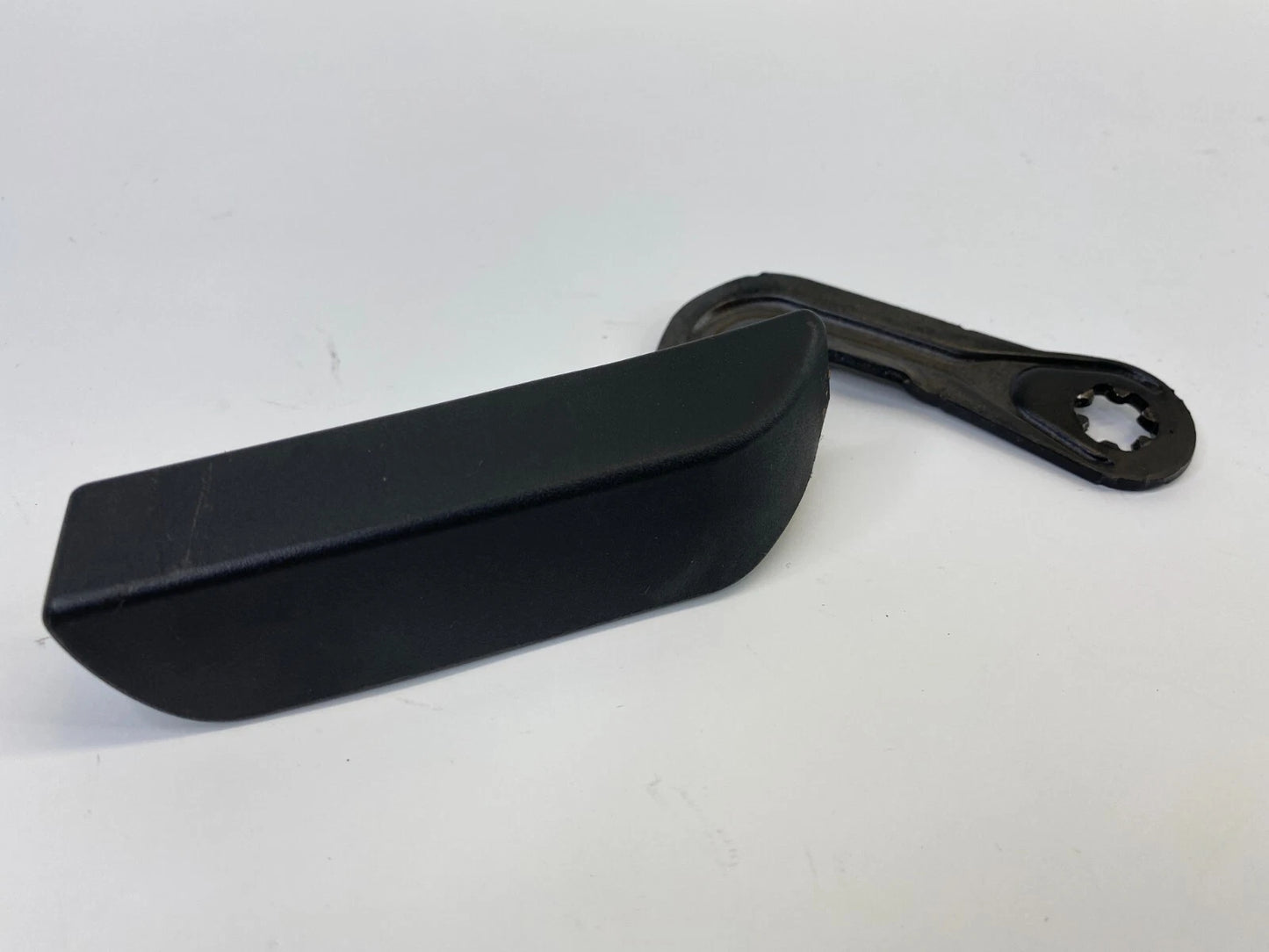 2013-2015 CHEVROLET MALIBU FRONT RIGHT SEAT RECLINE ADJUST HANDLE COVER TRIM OEM