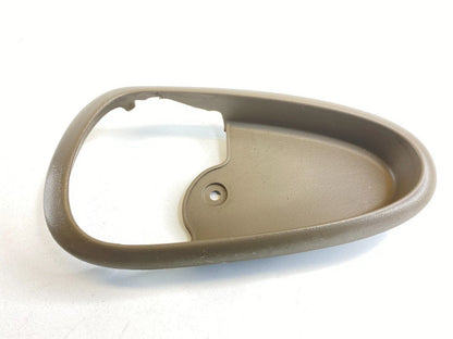 2002-2005 PONTIAC GRAND AM FRONT RIGHT INNER DOOR HANDLE BEZEL TRIM 22617652