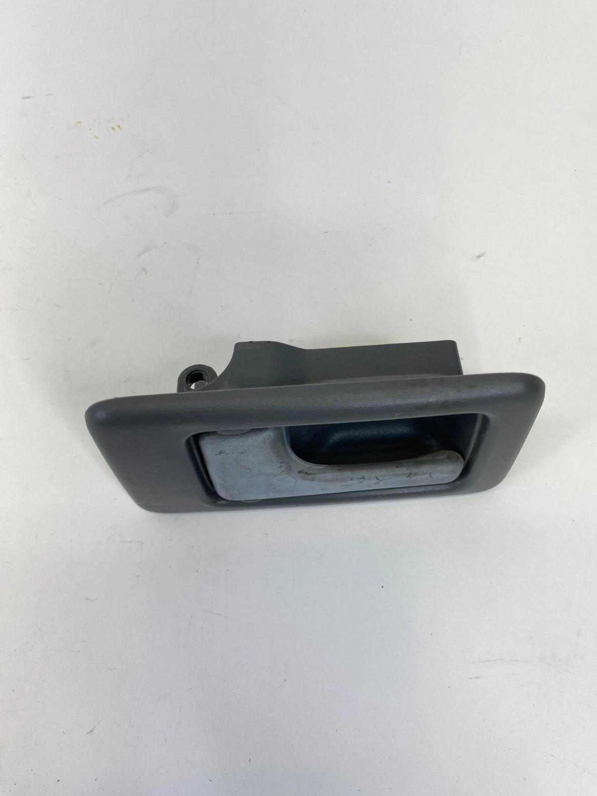 2000-2002 ISUZU TROOPER FRONT LEFT DRIVER INTERIOR DOOR HANDLE LEVER GREY OEM