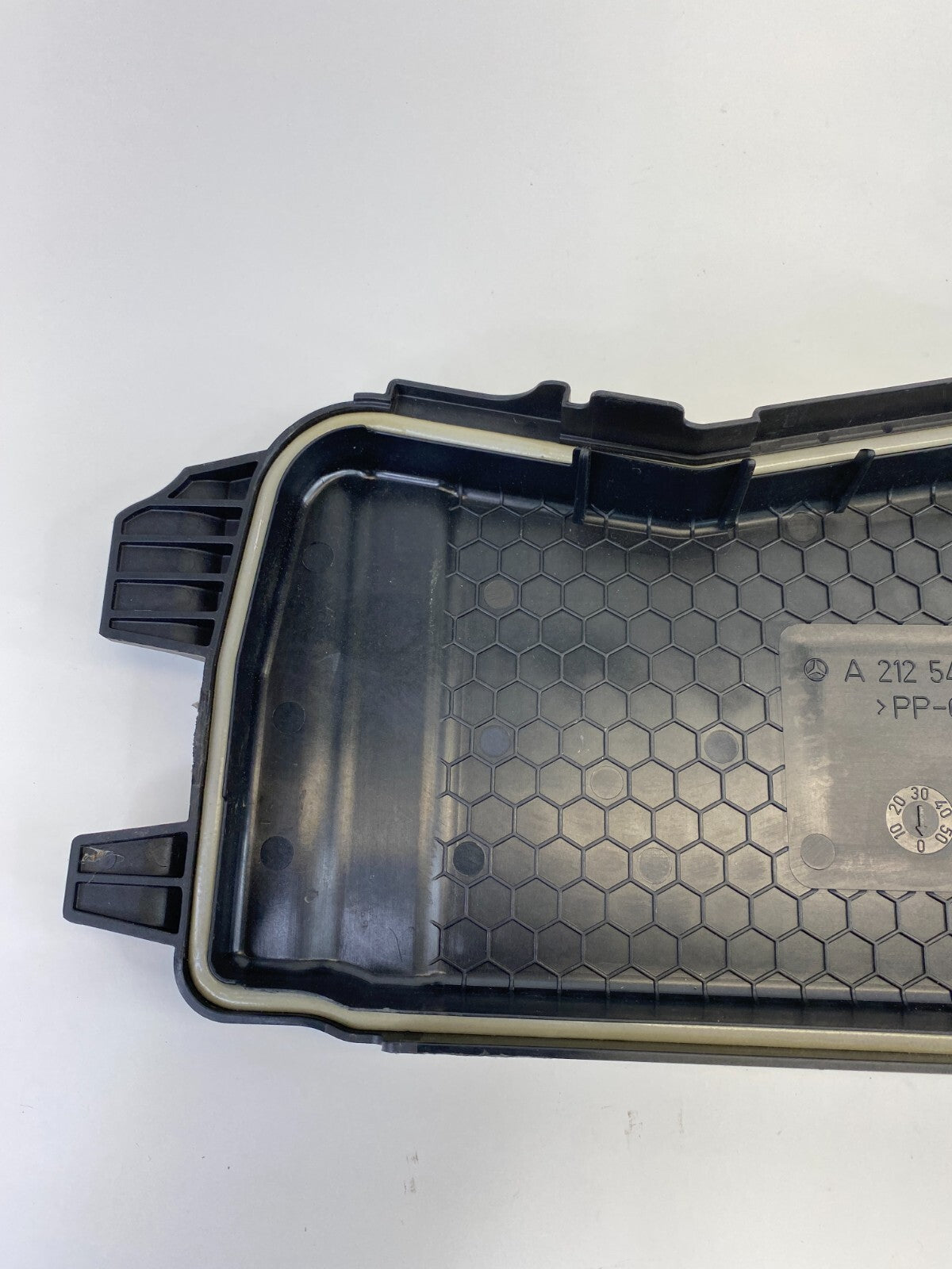 2012-2016 Mercedes-Benz E350 Front Fuse Relay Box Cover Cap A212-540-00-82 OEM