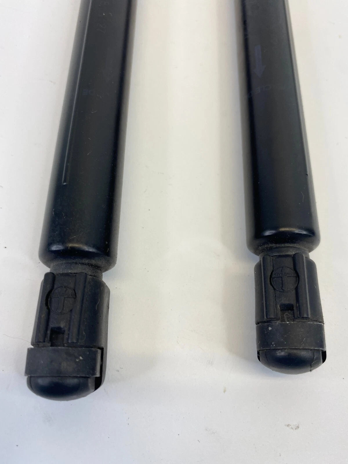 08-15 CADILLAC CTS SEDAN REAR TAILGATE TRUNK LIFT STRUTS SHOCK SUPPORT PAIR OEM