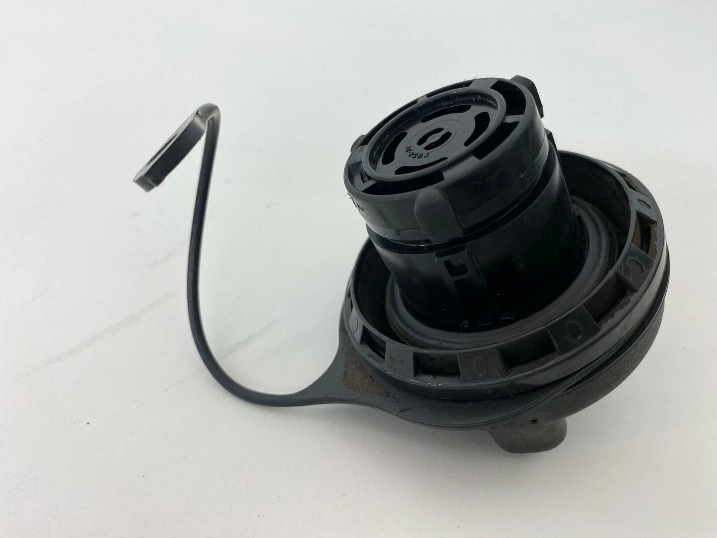 2000-2005 LINCOLN LS 3.0L SEDAN FUEL FILLER FILL TANK GAS CAP COVER LID OEM