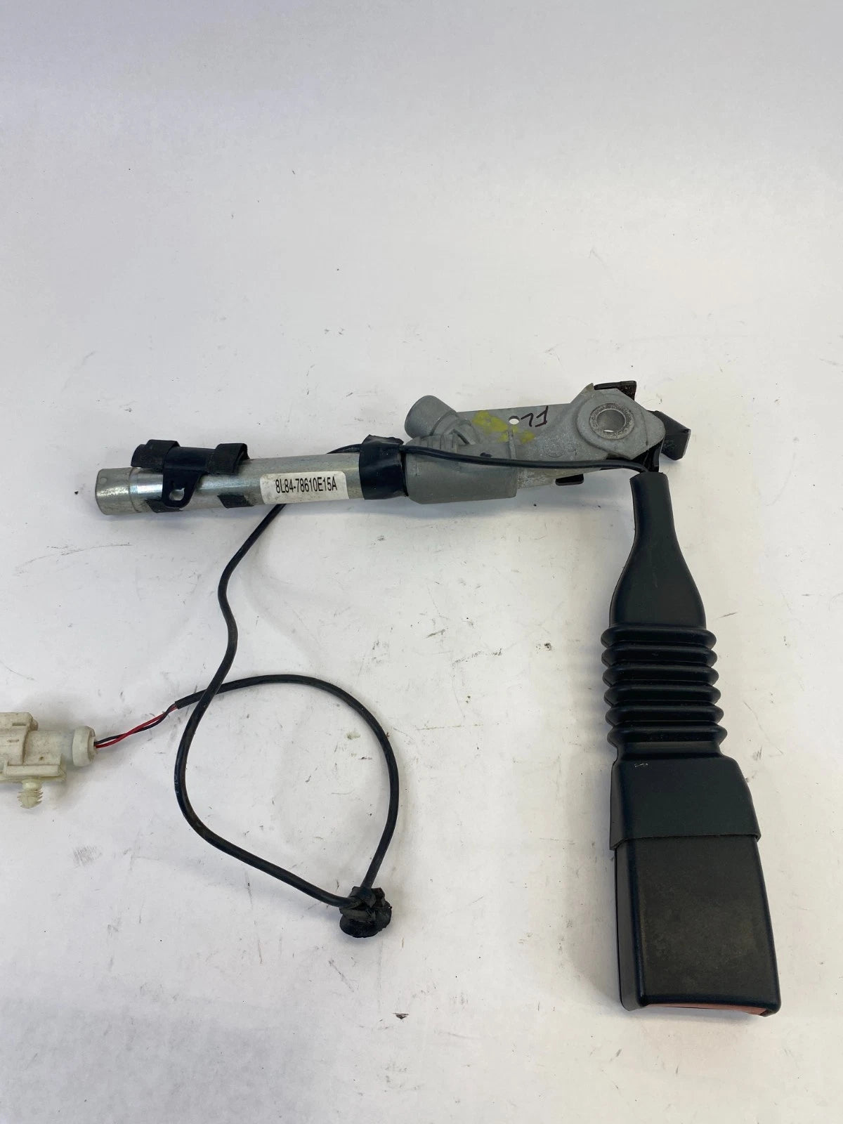 2008-2012 FORD ESCAPE FRONT LEFT DRIVER SEAT BELT BUCKLE 8L84-78610E15-A
