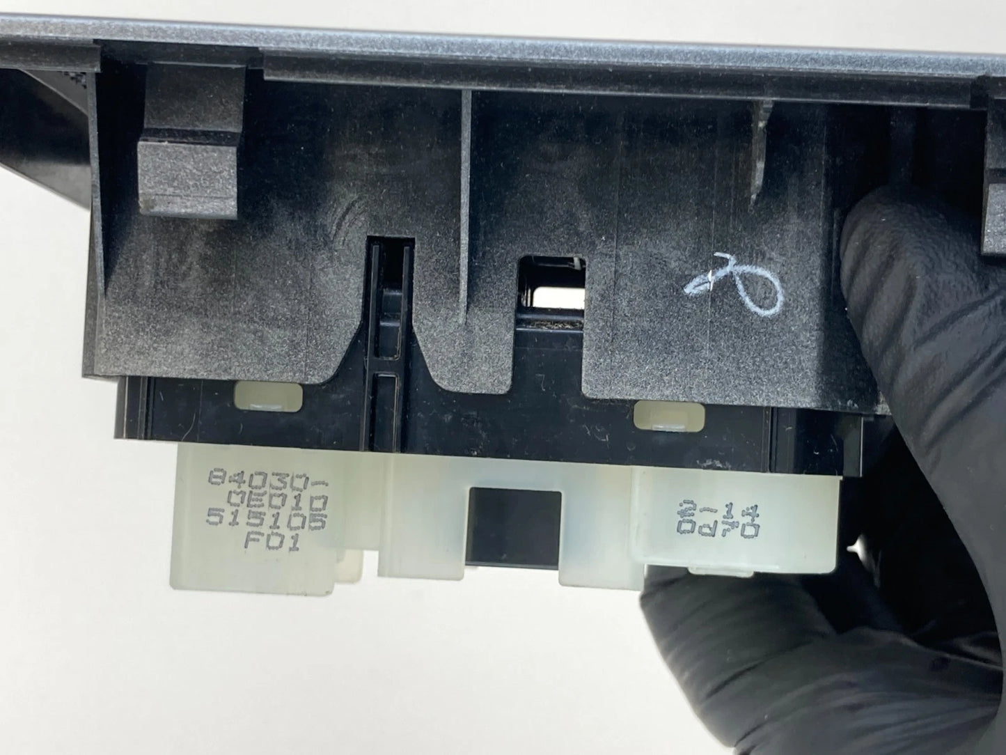 07-09 LEXUS RX350 04-06 RX330 FRONT RIGHT DOOR WINDOW CONTROL SWITCH 84030-0E010