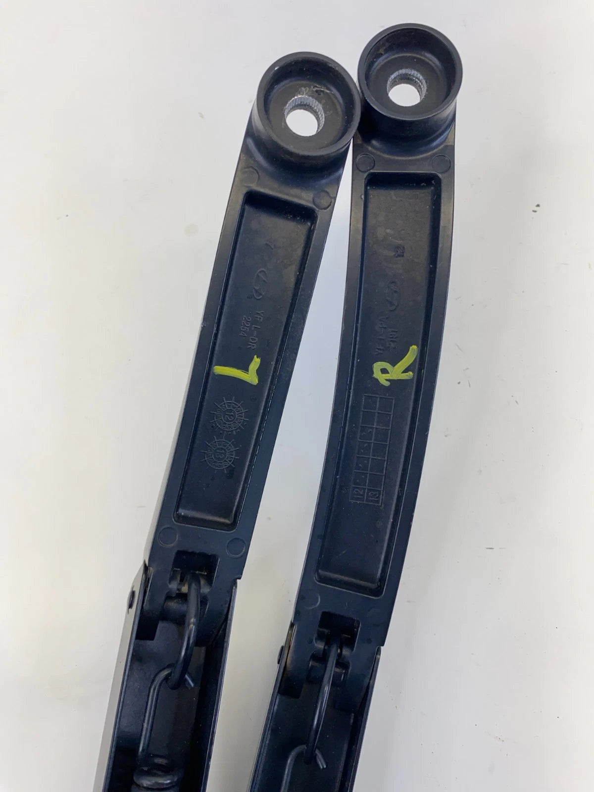 2011-2014 HYUNDAI SONATA GLS SEDAN FRONT LEFT & RIGHT WIPER ARM PAIR OEM