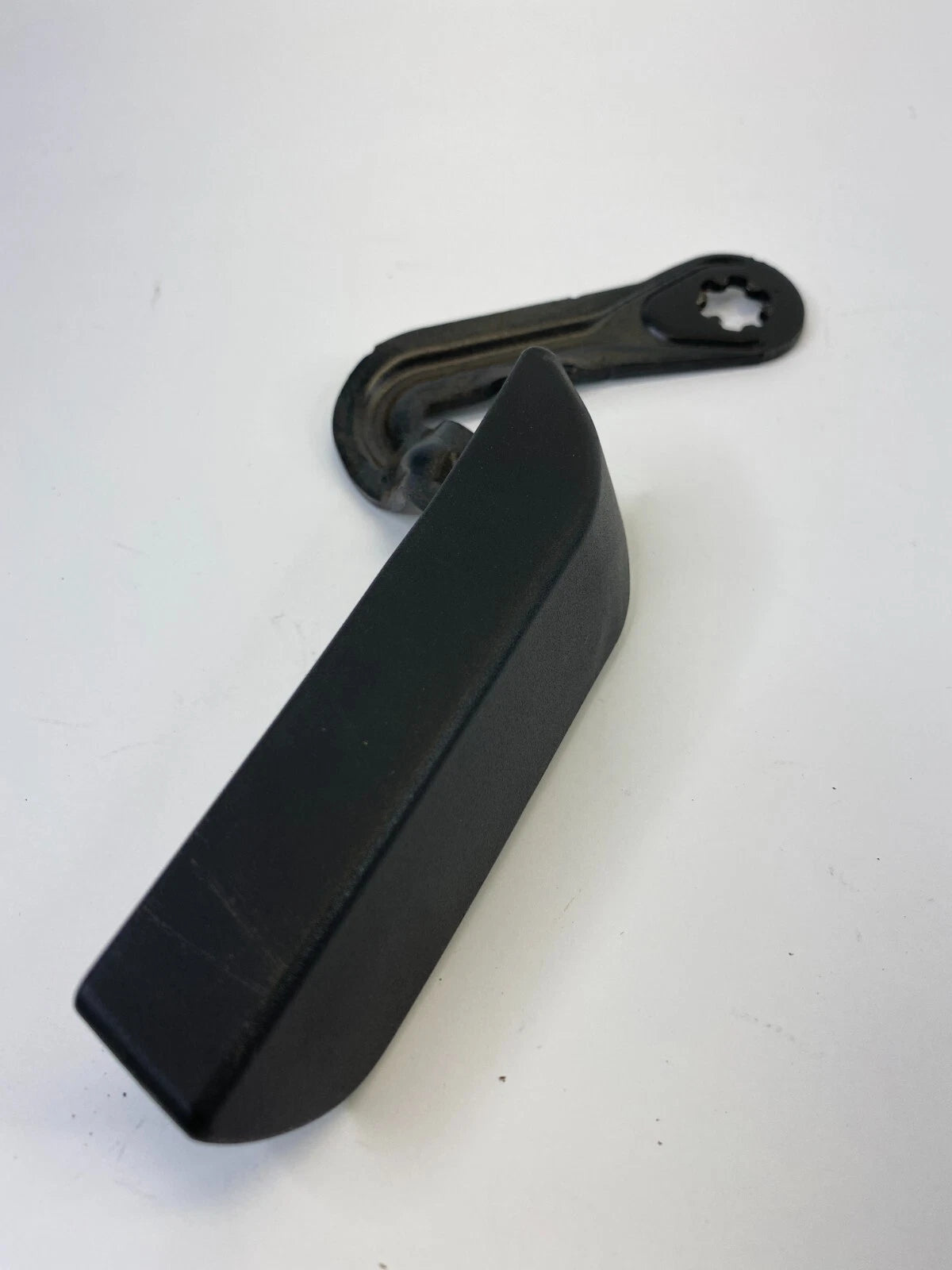 2013-2015 CHEVROLET MALIBU FRONT RIGHT SEAT RECLINE ADJUST HANDLE COVER TRIM OEM