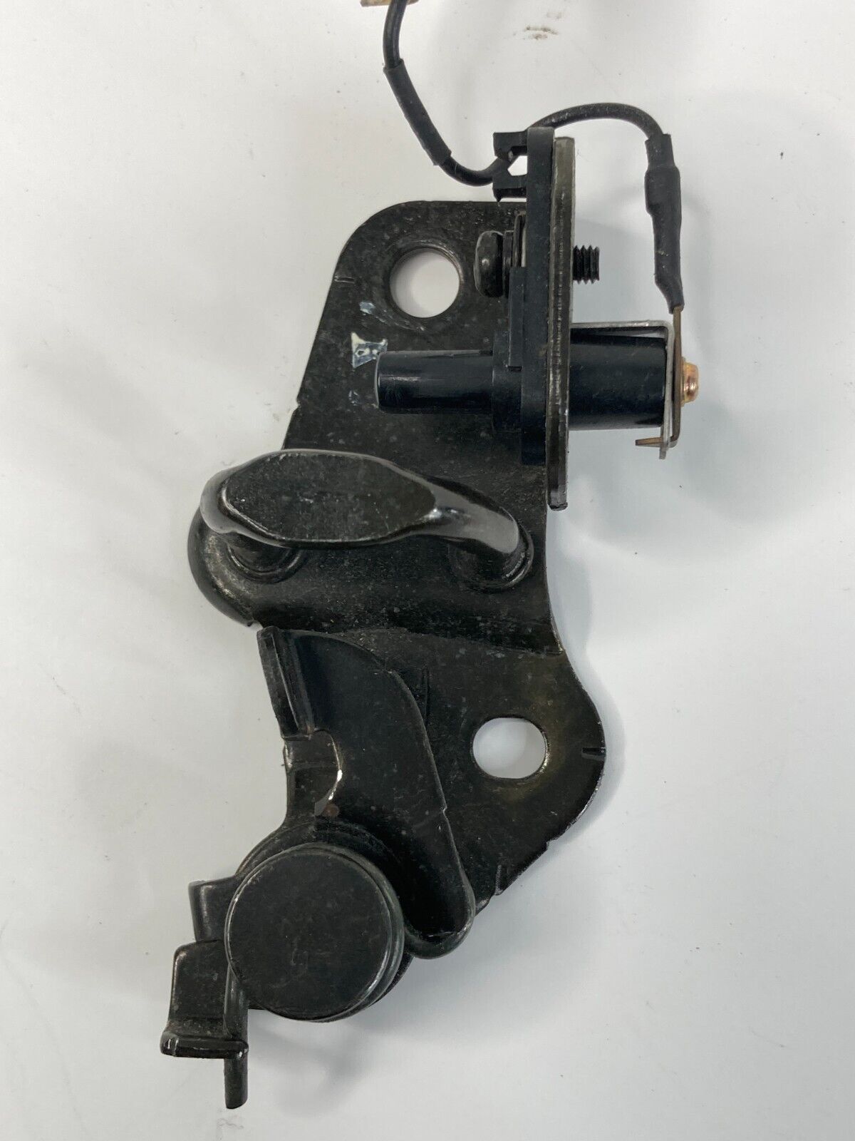 2002-2005 Hyundai Sonata Hood Lock Latch Protector W/ Cable 93230-39000 OEM