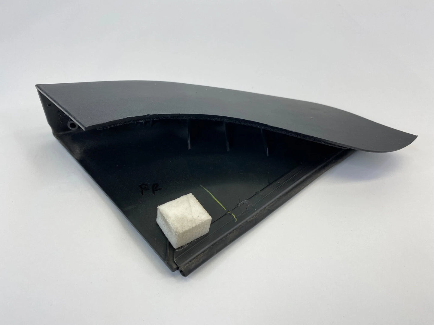 2012-2015 RAM CARGO VAN C/V REAR RIGHT SIDE DOOR MOVABLE GLASS TRIM COVER
