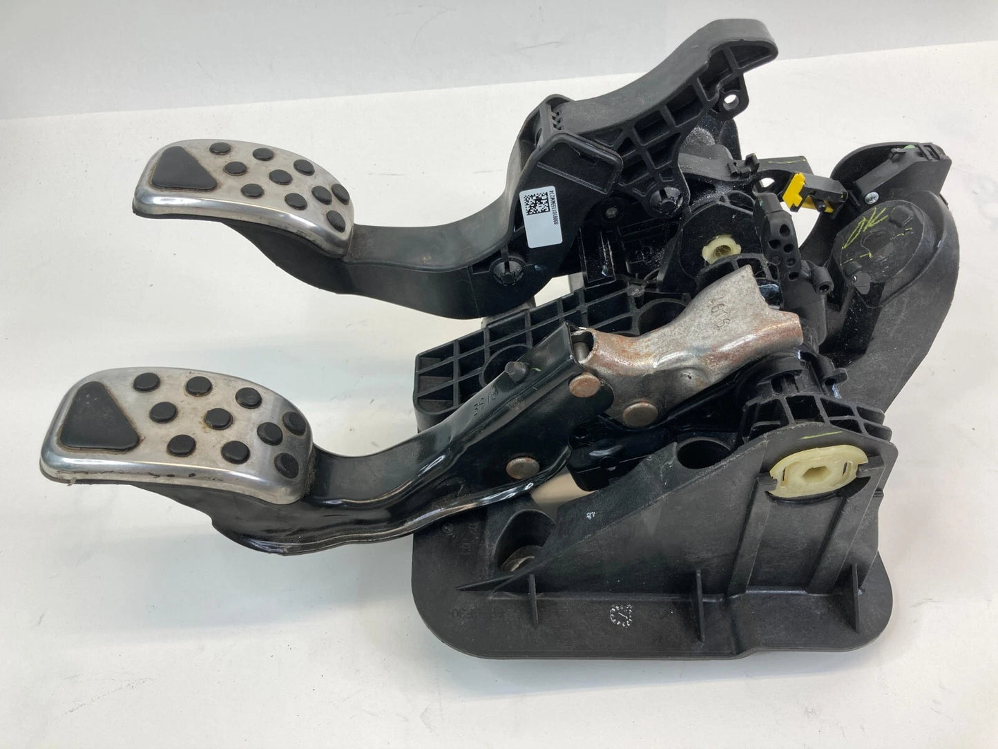 12-19 FIAT 500 1.4L MANUAL BRAKE STOP & CLUTCH FOOT PEDAL ASSEMBLY P68324962AB