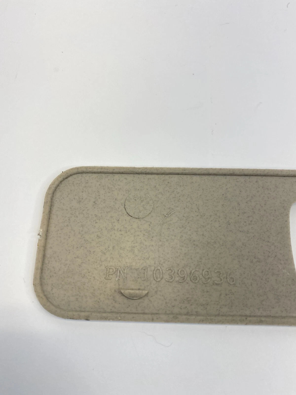 06 07 SATURN VUE FRONT RIGHT SIDE B-PILLAR SEAT BELT ADJUTER TRIM COVER 10396936