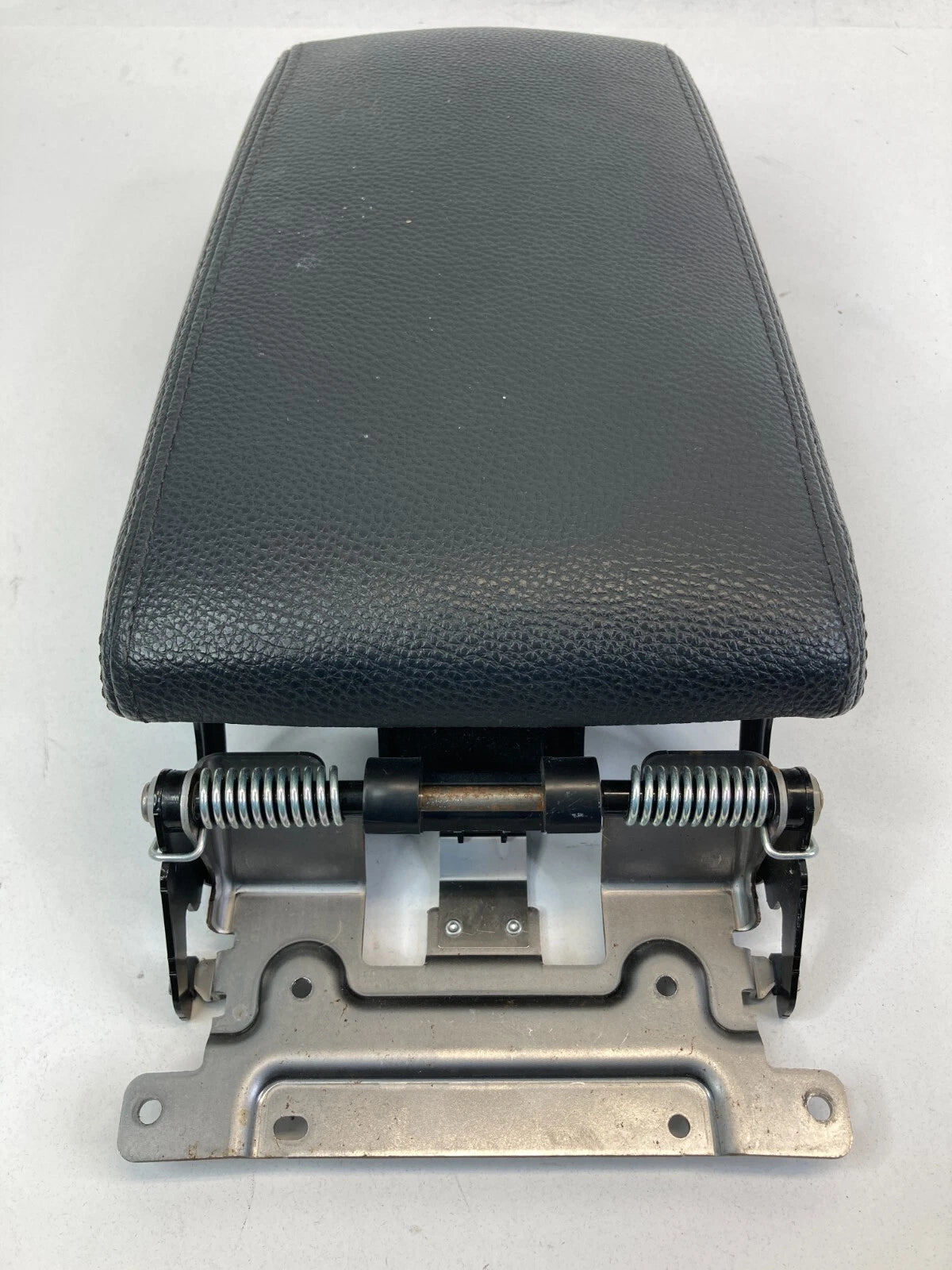 10-14 SUBARU OUTBACK LEGACY CENTER CONSOLE LID COVER TOP ARMREST ARM REST OEM