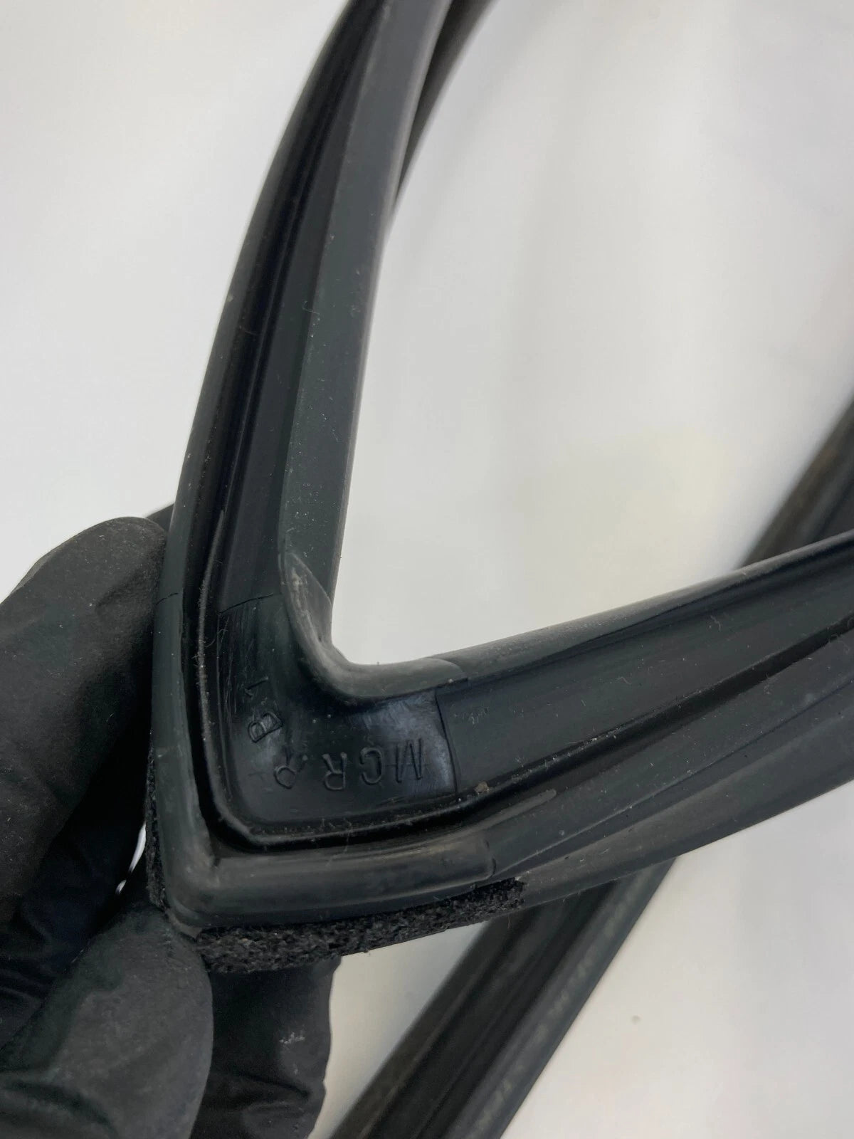 06-11 HYUNDAI ACCENT SEDAN REAR RIGHT SIDE DOOR WINDOW FIXED VENT QUARTER GLASS